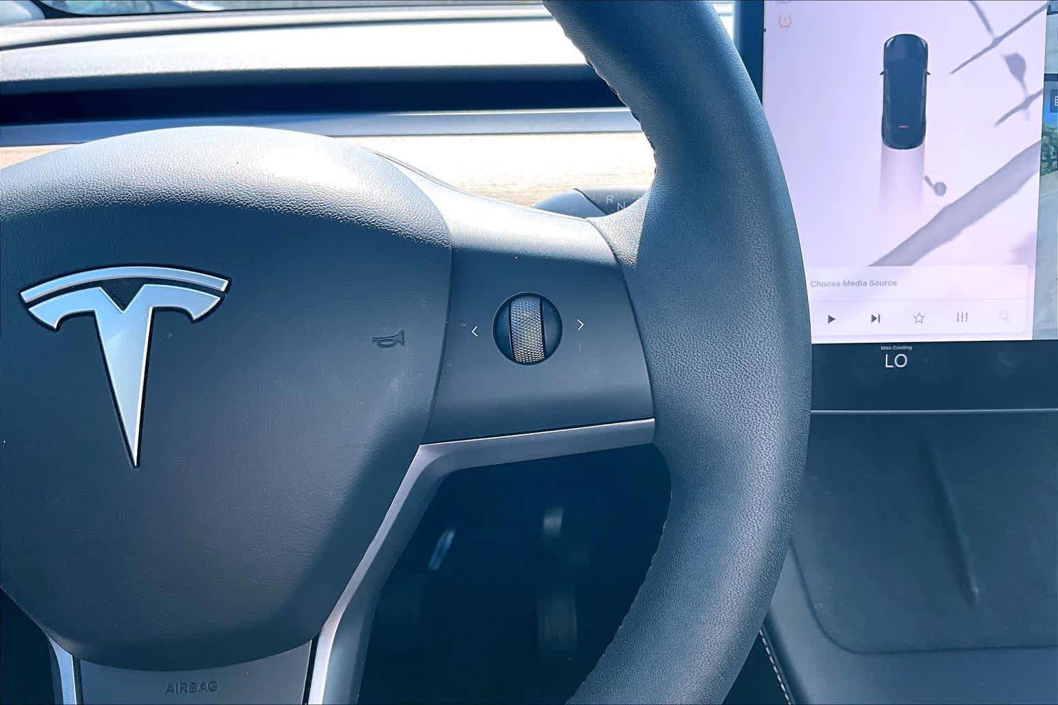 Used 2024 Tesla Model Y Long Range AWD/4WD image 23