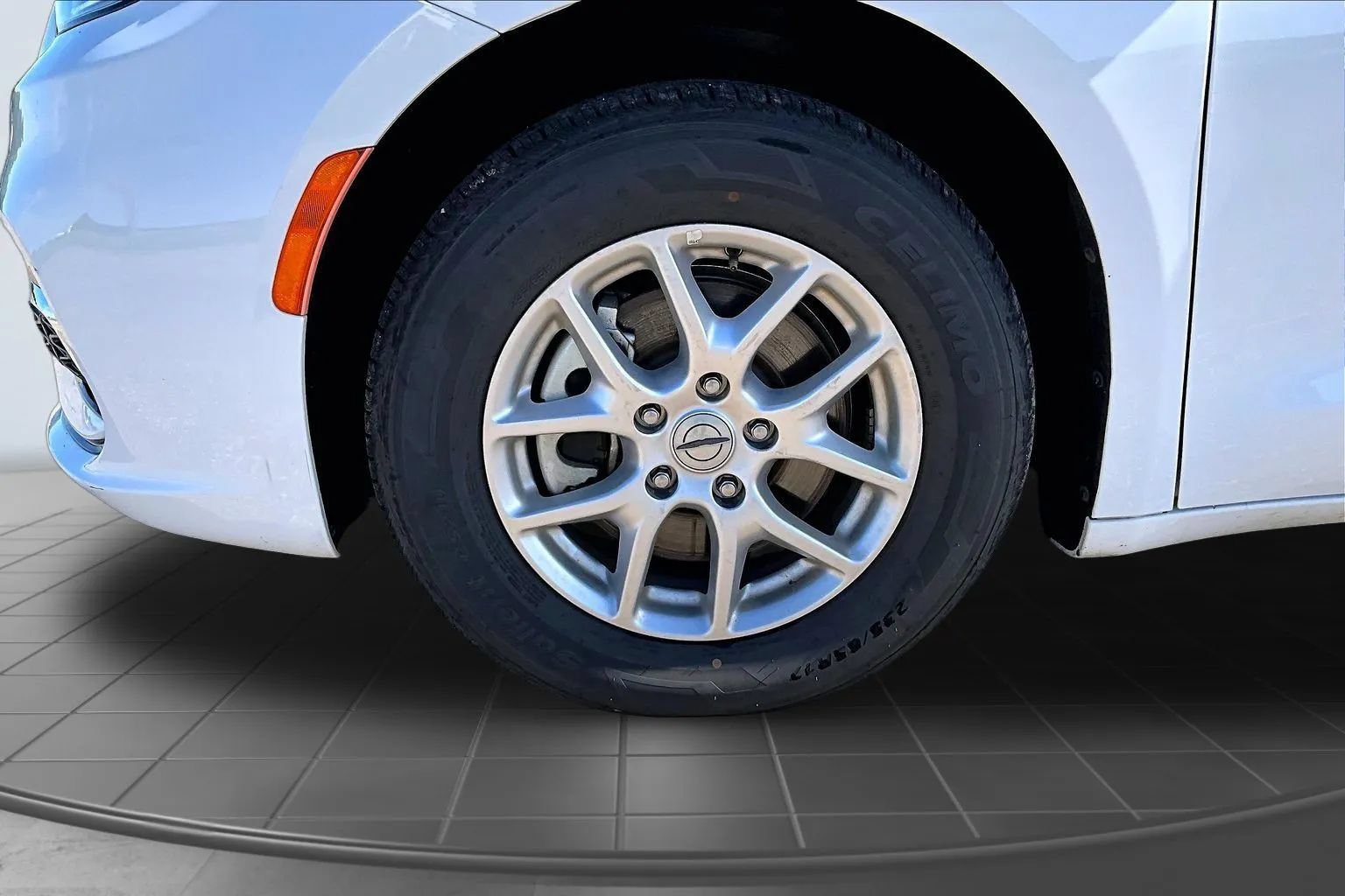 Used 2023 Chrysler Pacifica Touring-L FWD image 31
