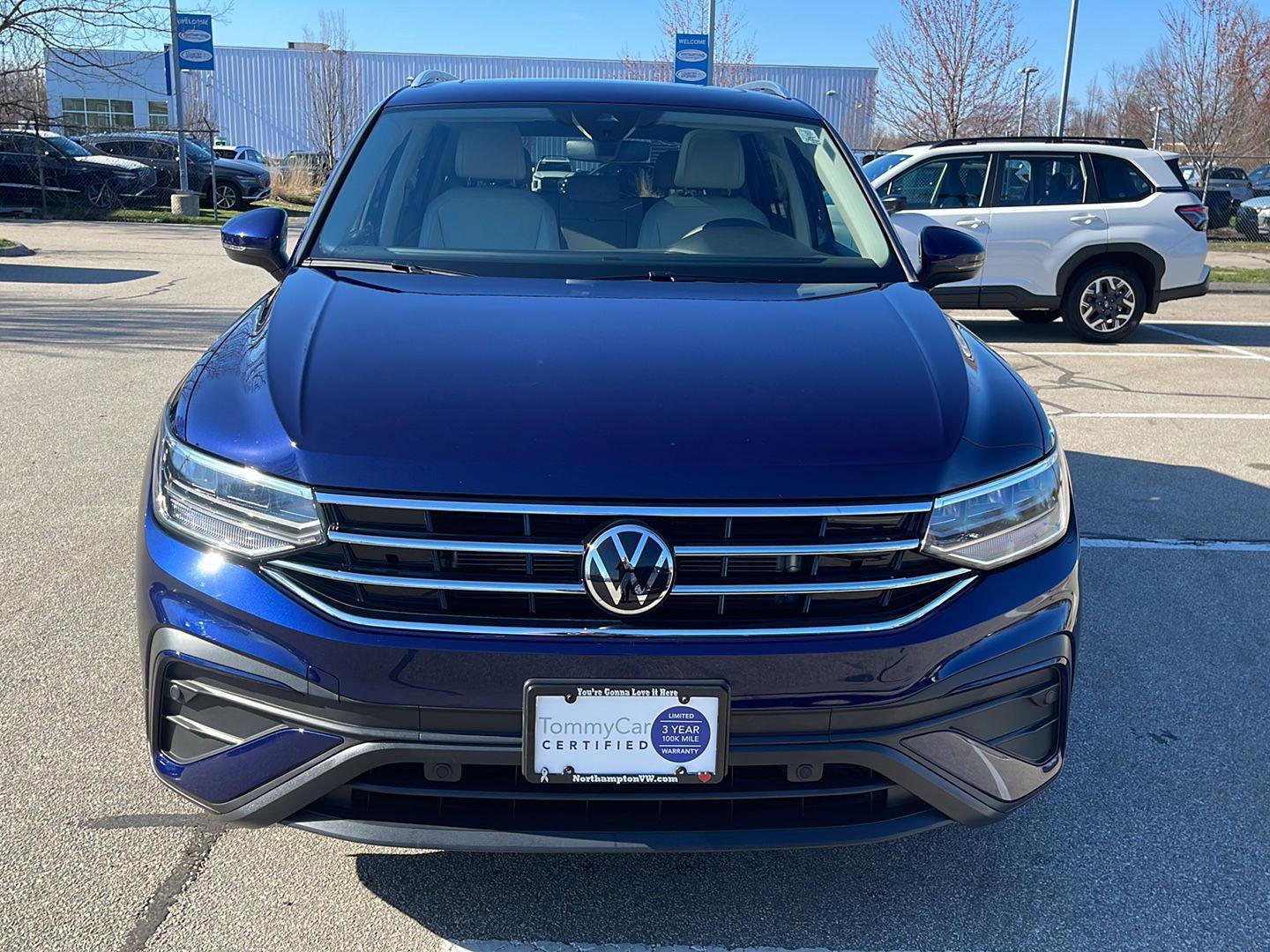 Used 2023 Volkswagen Tiguan SE w/ Panoramic Sunroof Package image 2