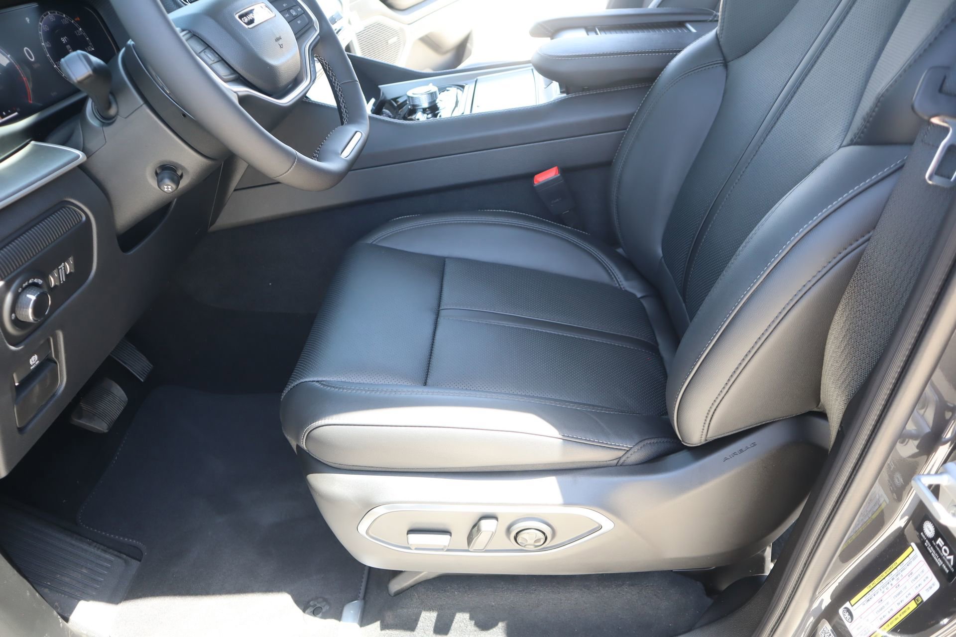 New 2026 Jeep Grand Wagoneer 4WD image 12