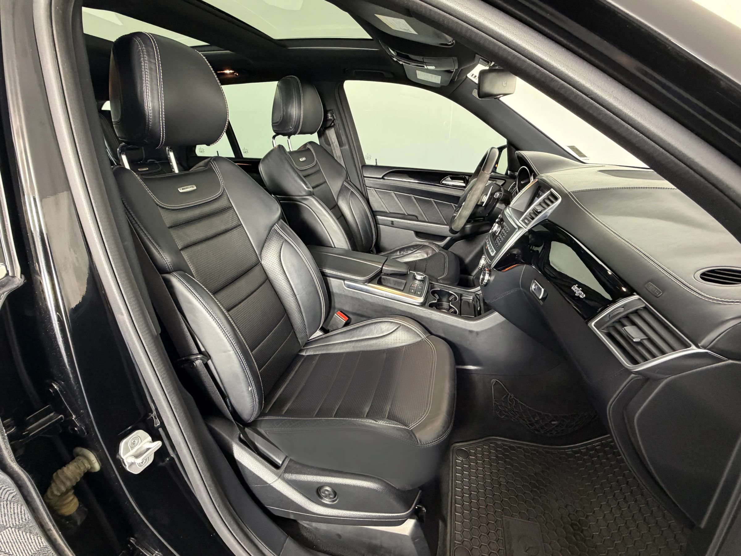 Used 2013 Mercedes-Benz ML 63 AMG 4MATIC image 32