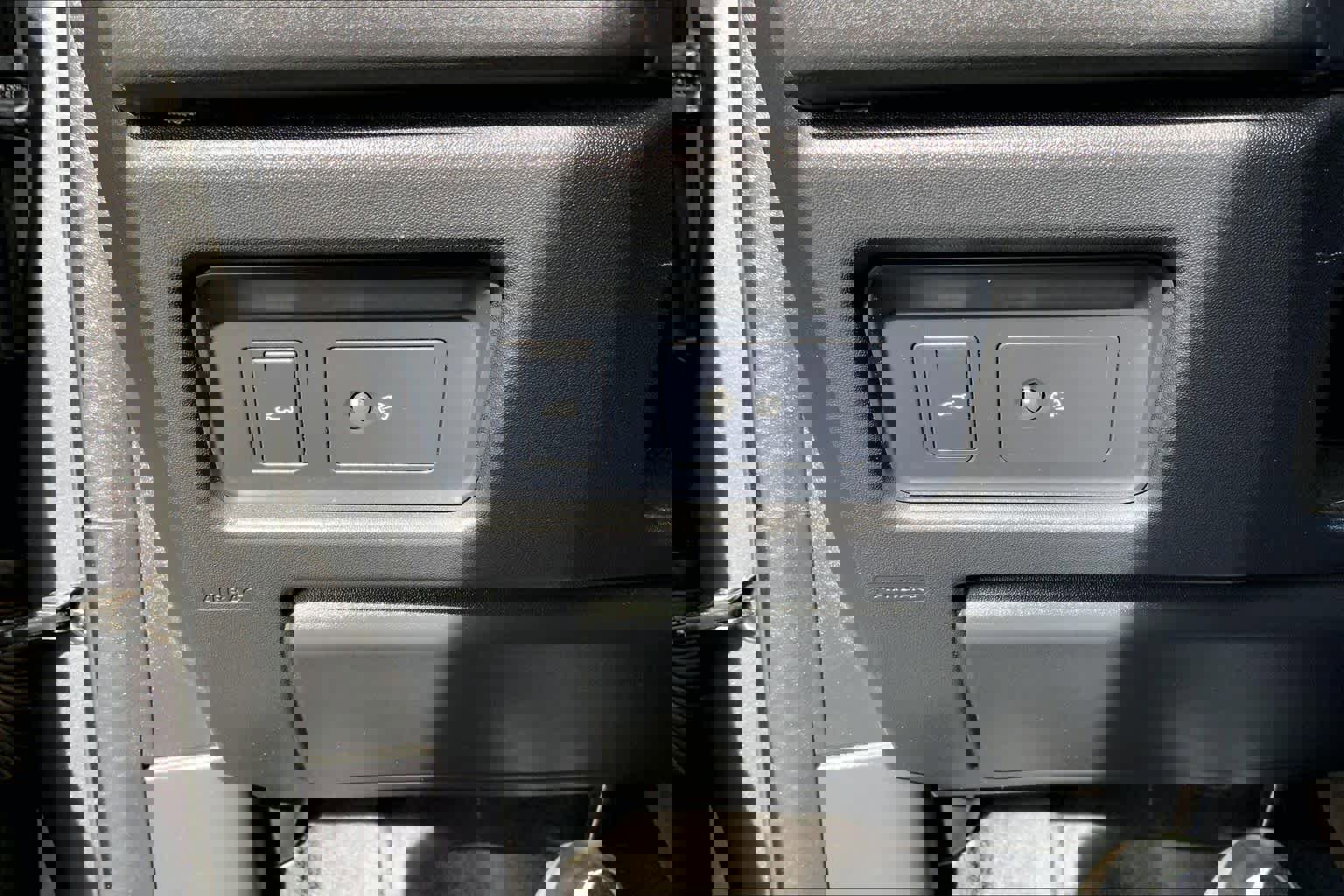 Certified 2019 Land Rover Discovery Sport SE image 30