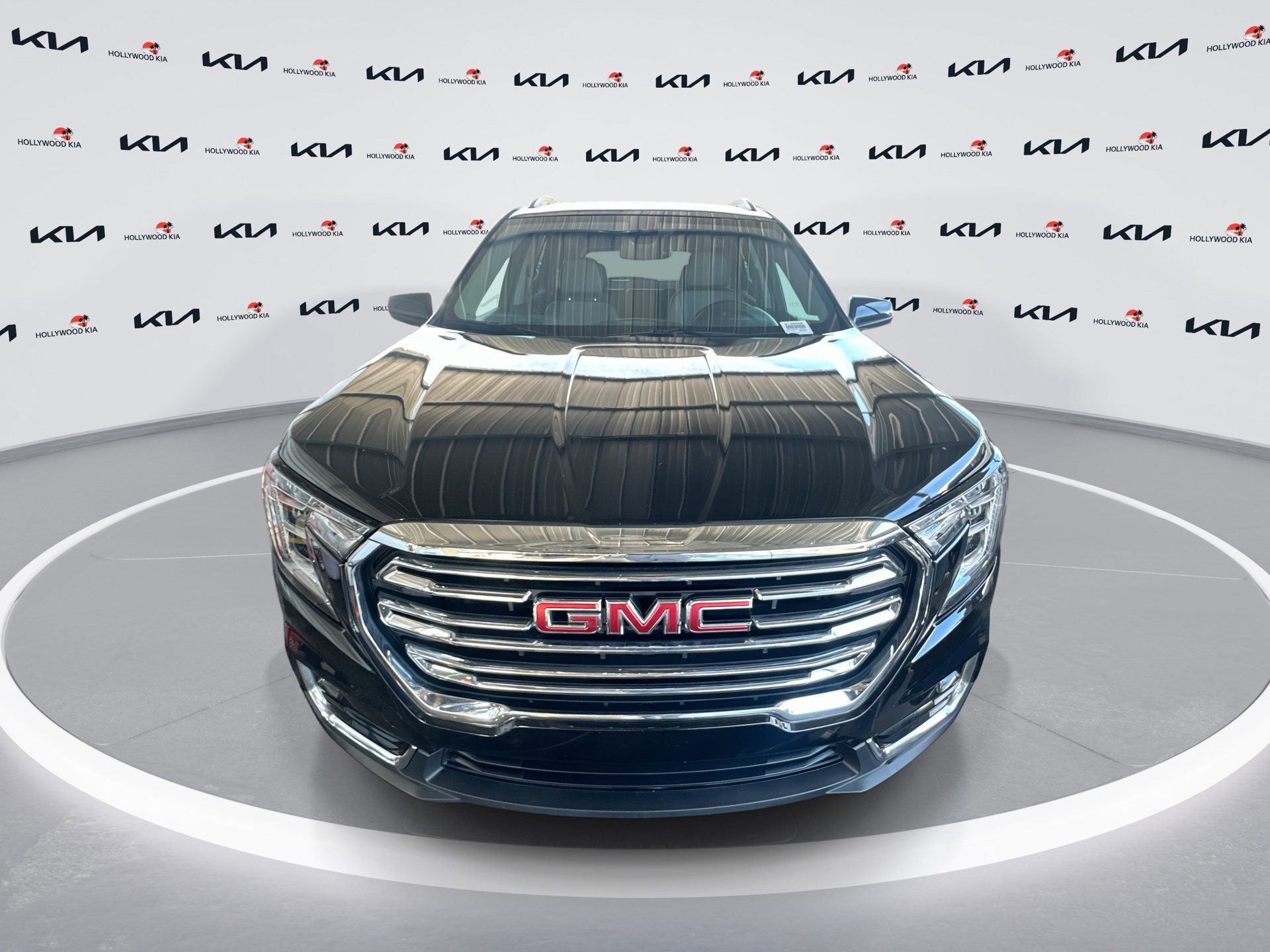 Used 2024 GMC Terrain SLT image 3