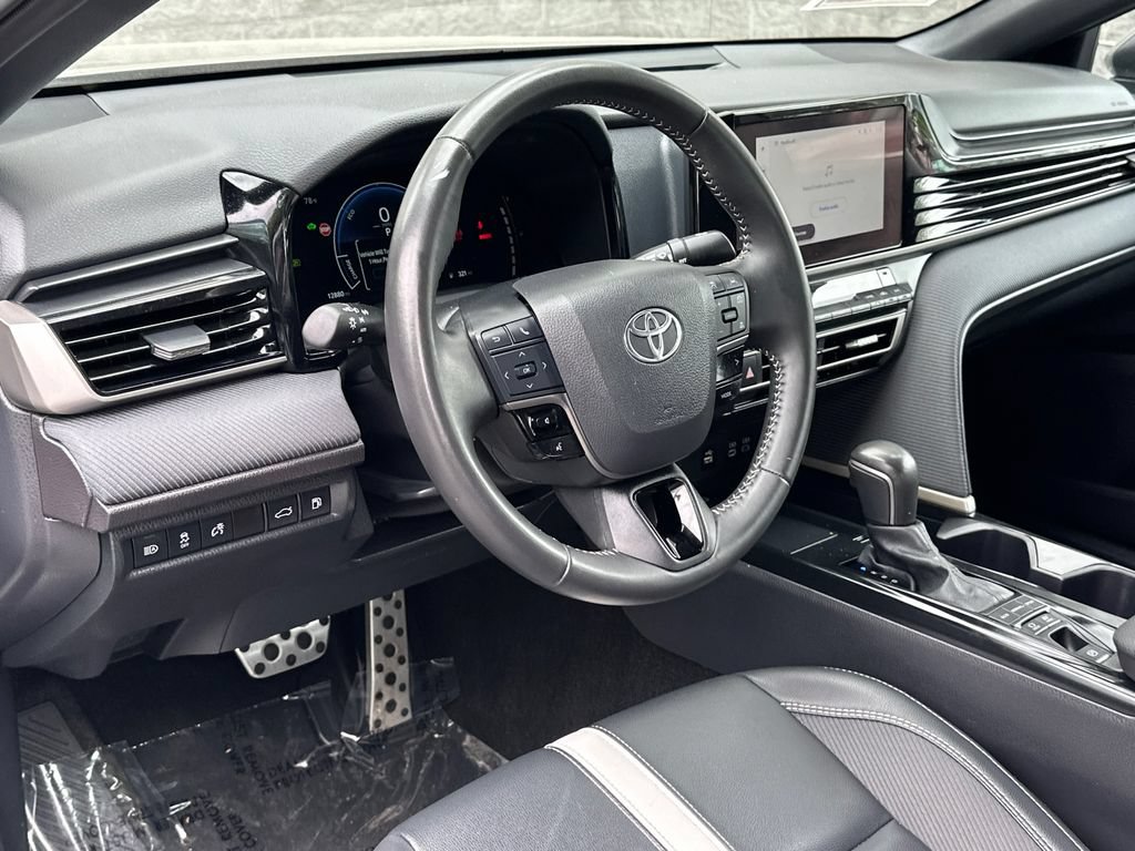 Used 2025 Toyota Camry SE FWD image 14