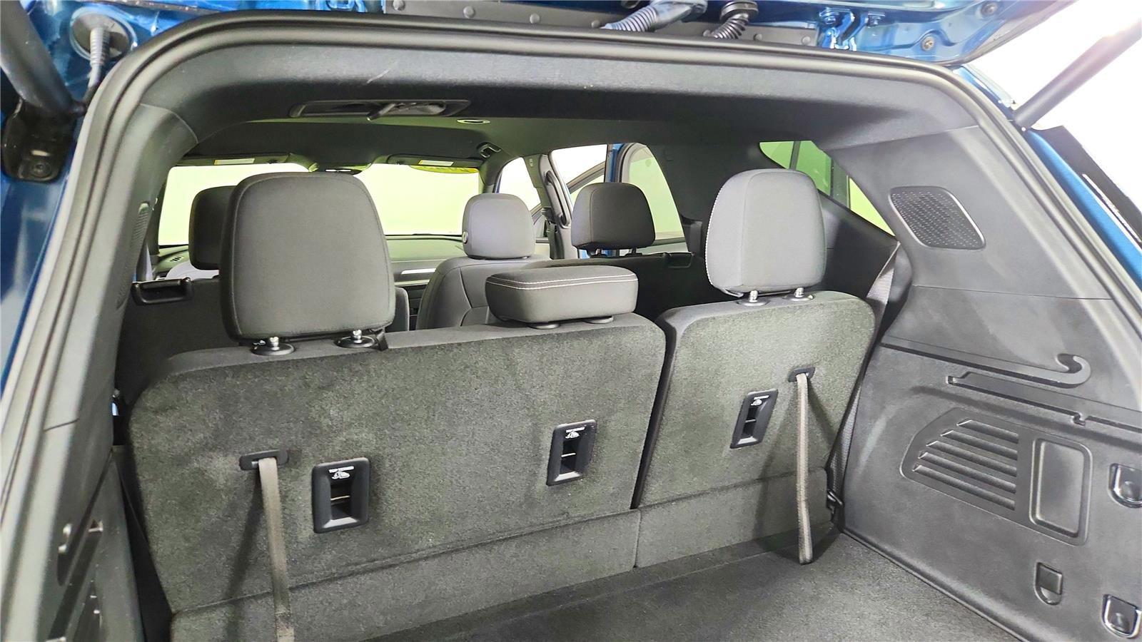 Used 2025 Chevrolet Traverse LT w/ Driver Confidence Package image 33