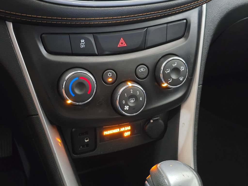Used 2019 Chevrolet Trax LT w/ LT Convenience Package AWD/4WD image 14