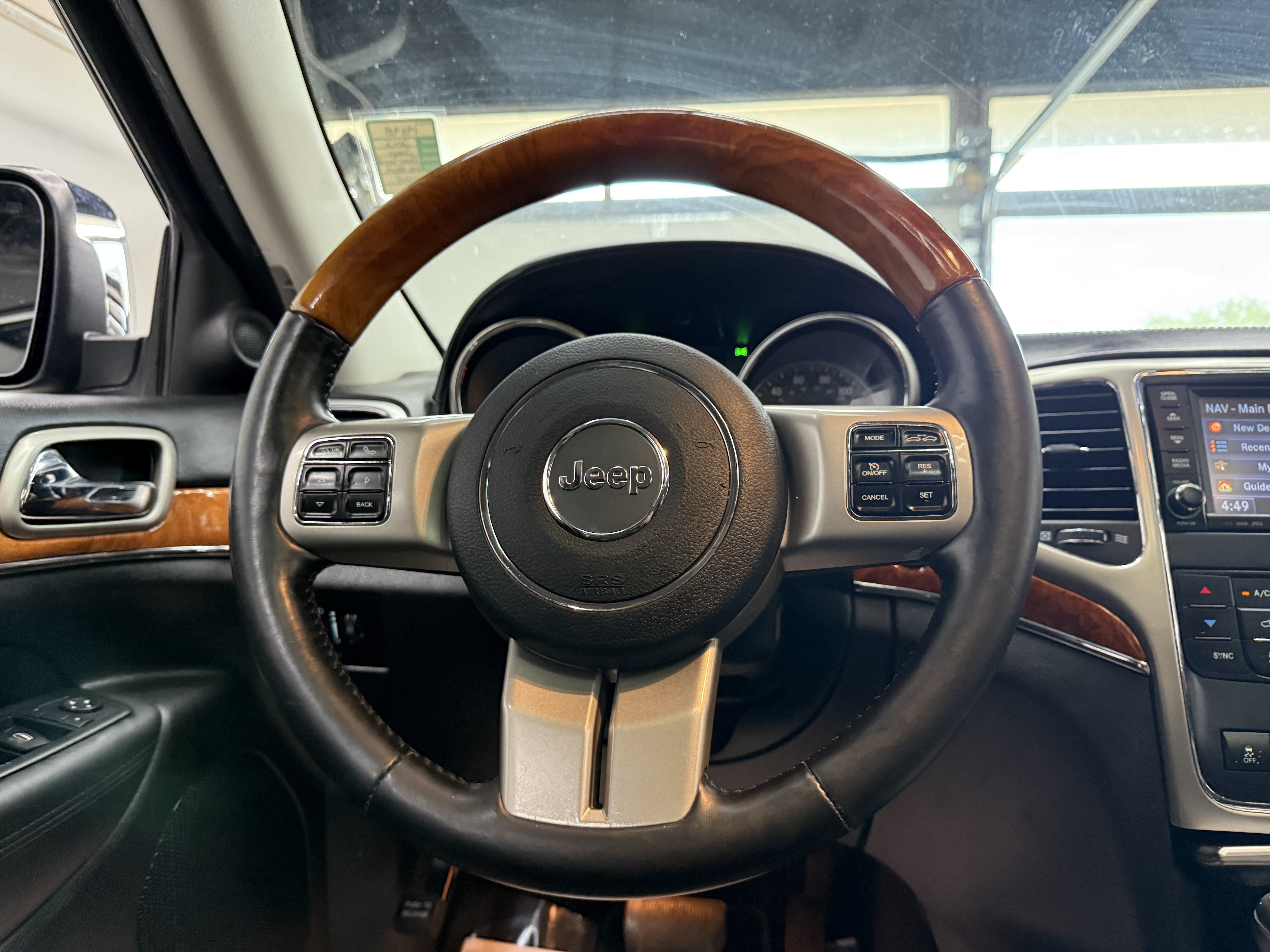 Used 2012 Jeep Grand Cherokee Overland AWD/4WD image 12