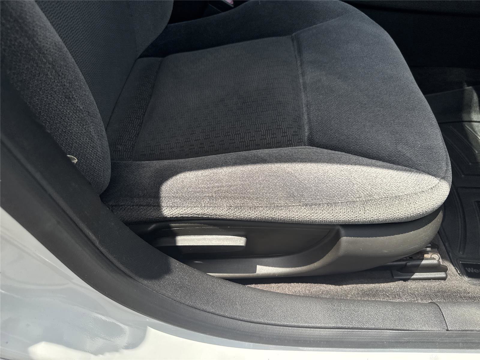 Used 2015 Chevrolet Impala LT w/ LT Sunroof Package FWD image 33