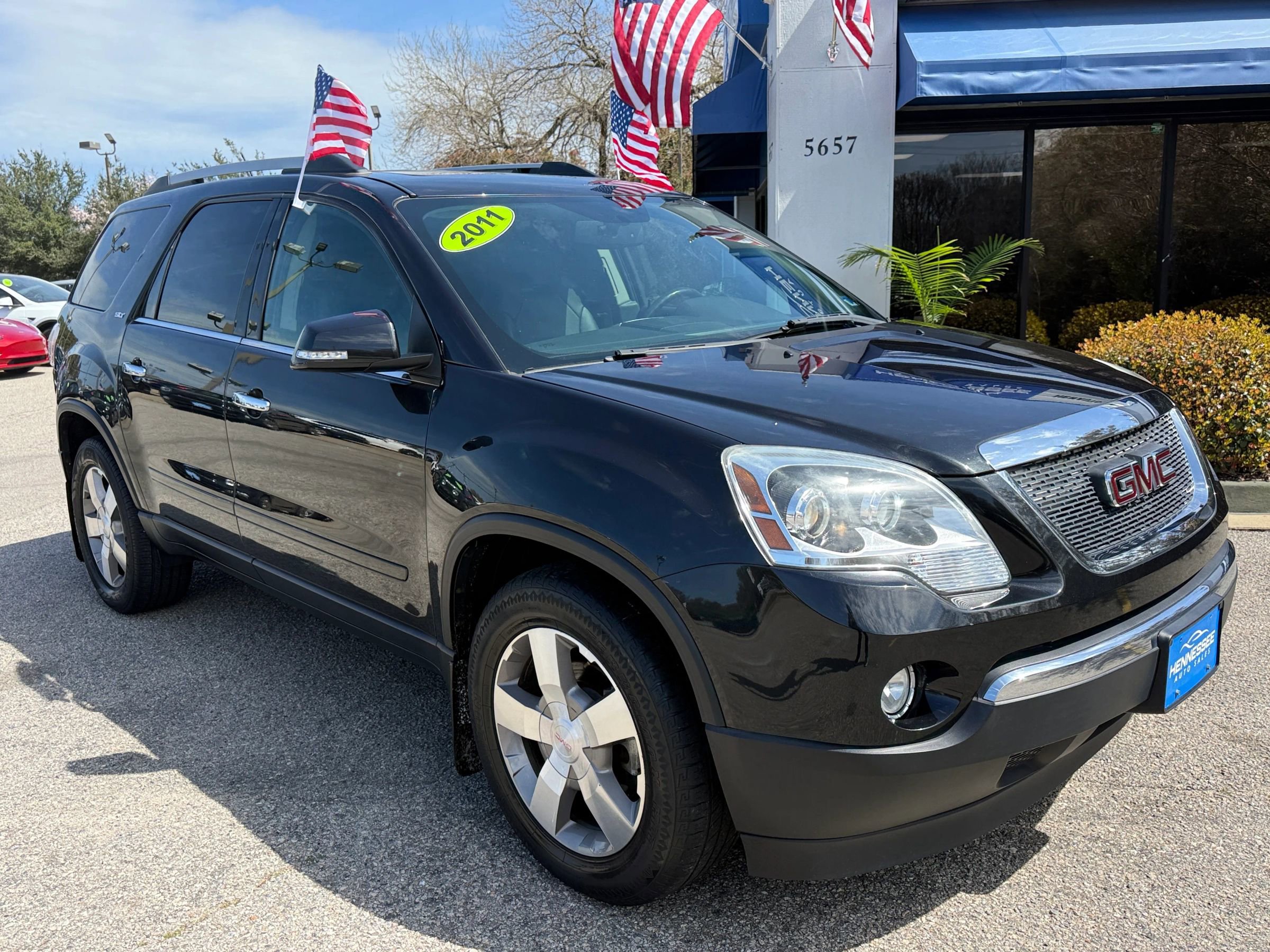 Used 2011 GMC Acadia SLT image 1