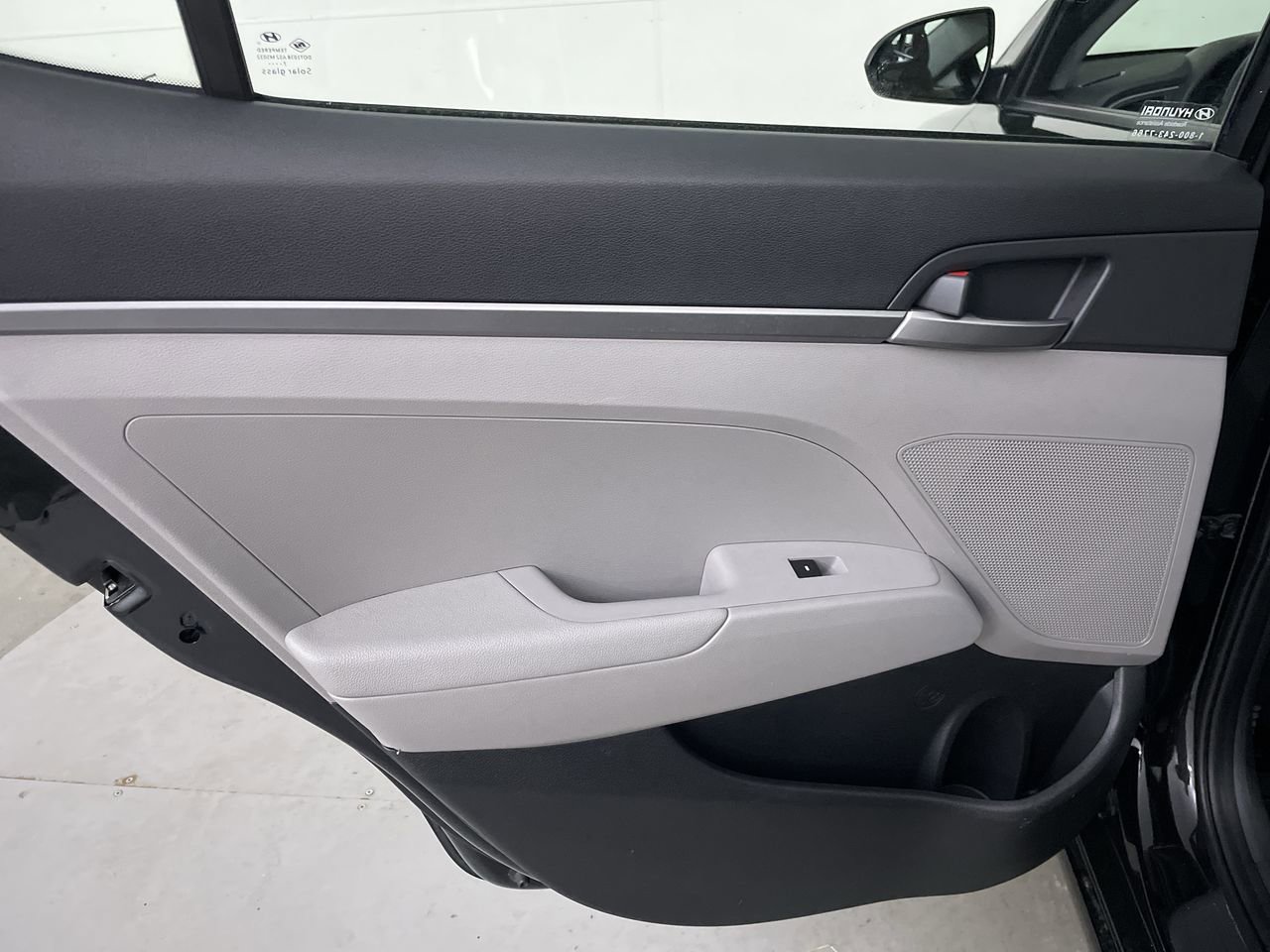 Used 2018 Hyundai Elantra SE FWD image 17