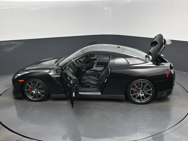 Used 2012 Nissan GT-R Premium image 17