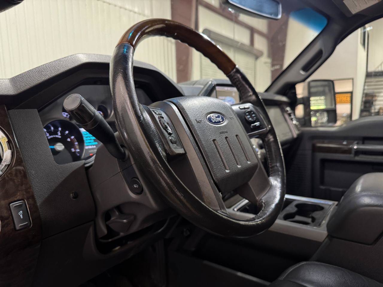 Used 2014 Ford F250 Platinum w/ FX4 Off-Road Package AWD/4WD image 5