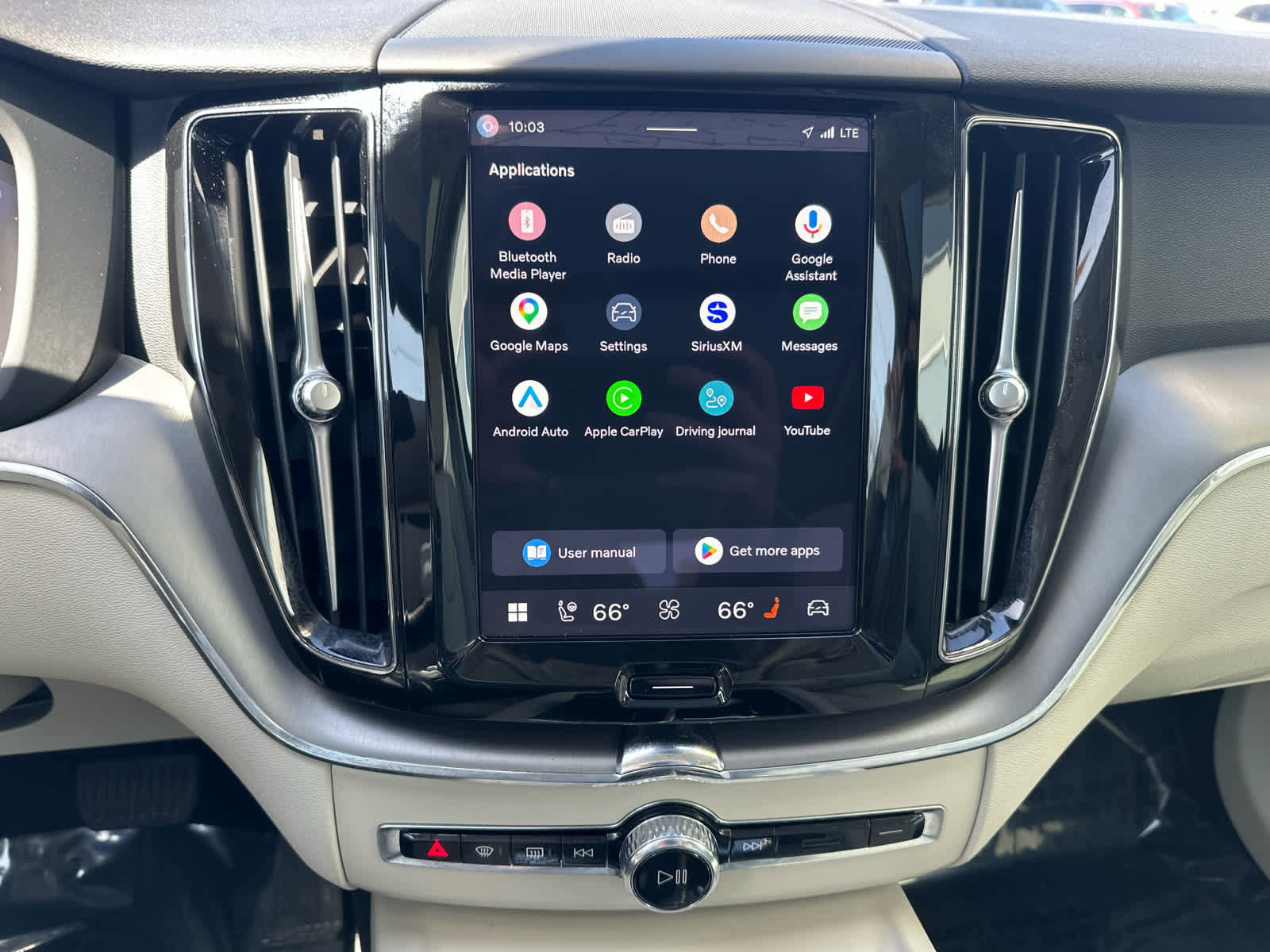 Certified 2024 Volvo XC60 B5 Core AWD/4WD image 17