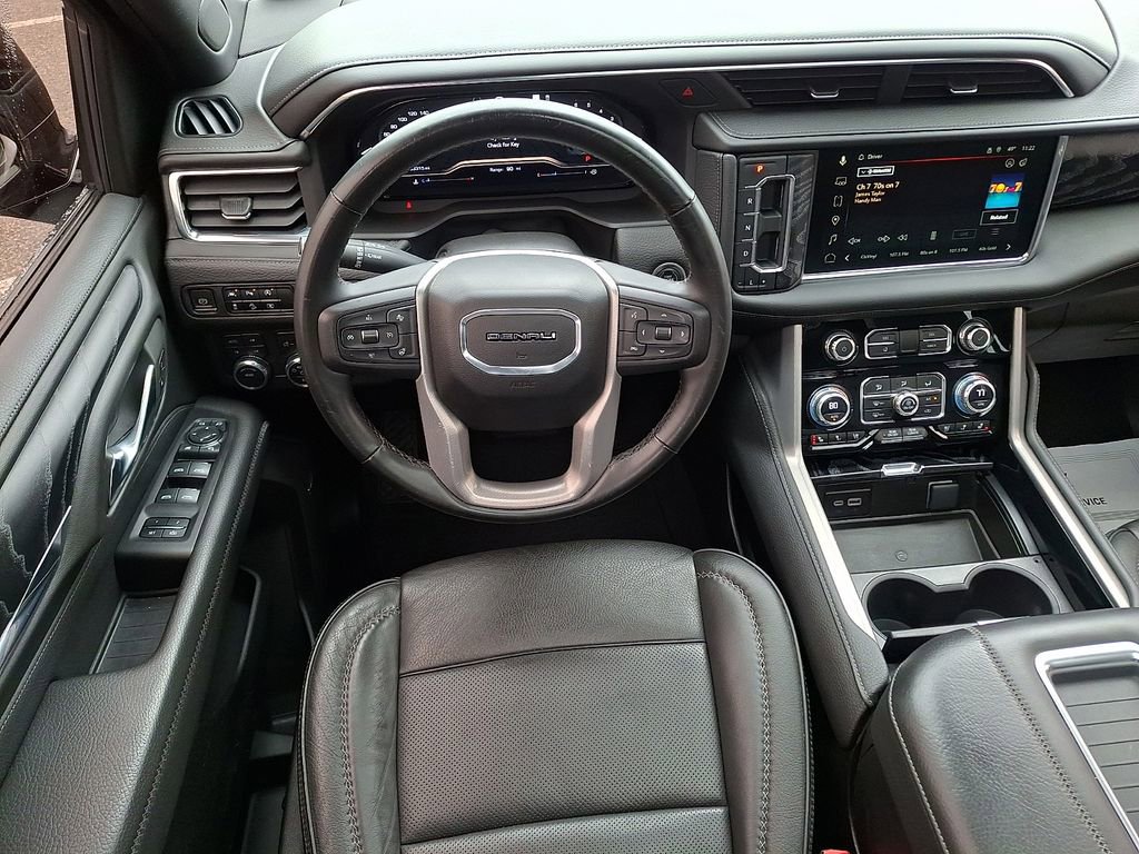 Used 2023 GMC Yukon Denali image 2