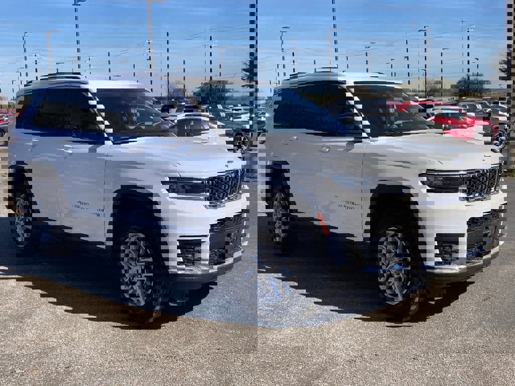 Used 2022 Jeep Grand Cherokee L Laredo w/ Luxury Tech Group I image 3