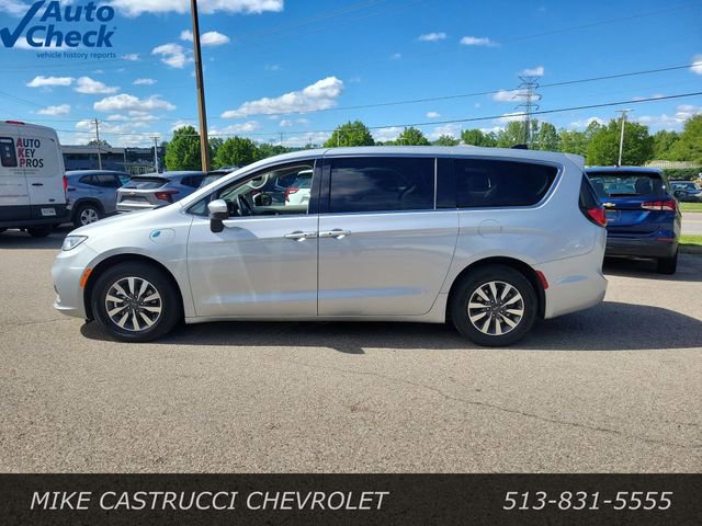 Used 2023 Chrysler Pacifica Touring-L FWD image 2