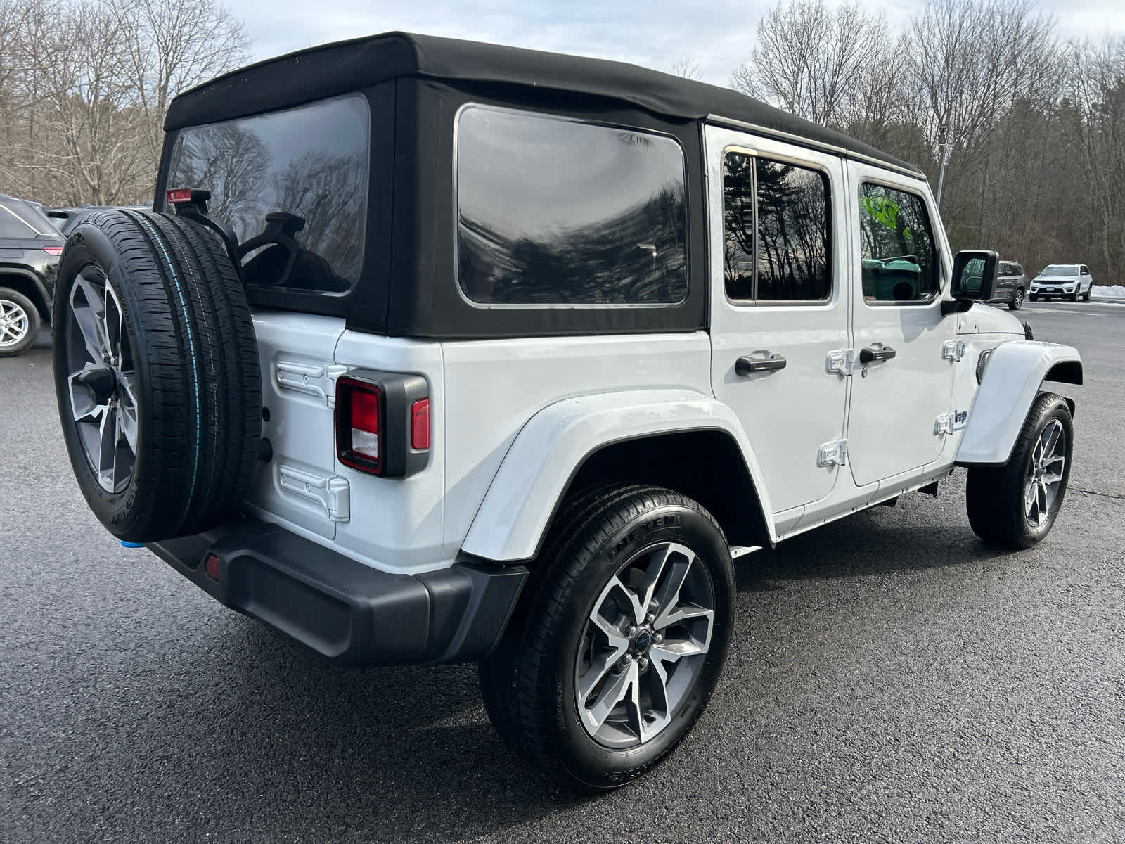 Used 2024 Jeep Wrangler Unlimited w/ Convenience Group AWD/4WD image 5