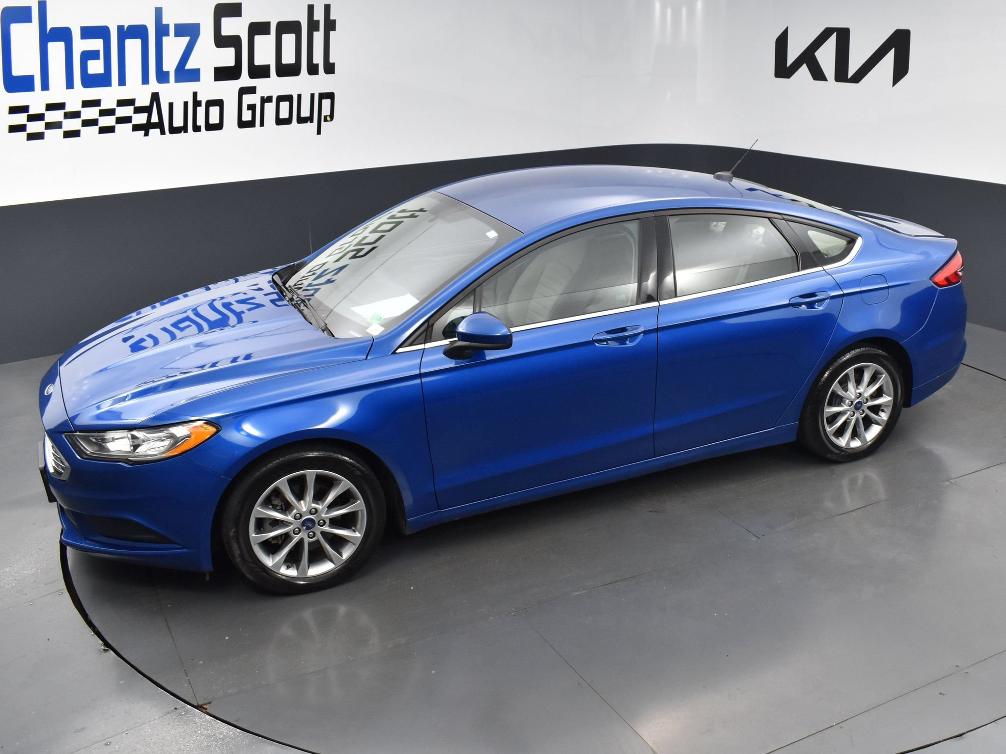 Used 2017 Ford Fusion SE w/ Fusion SE Technology Package FWD image 10