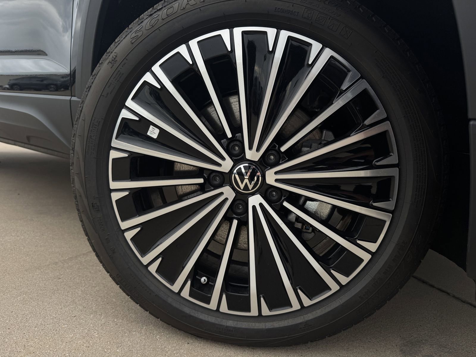 New 2026 Volkswagen Taos SE FWD image 11