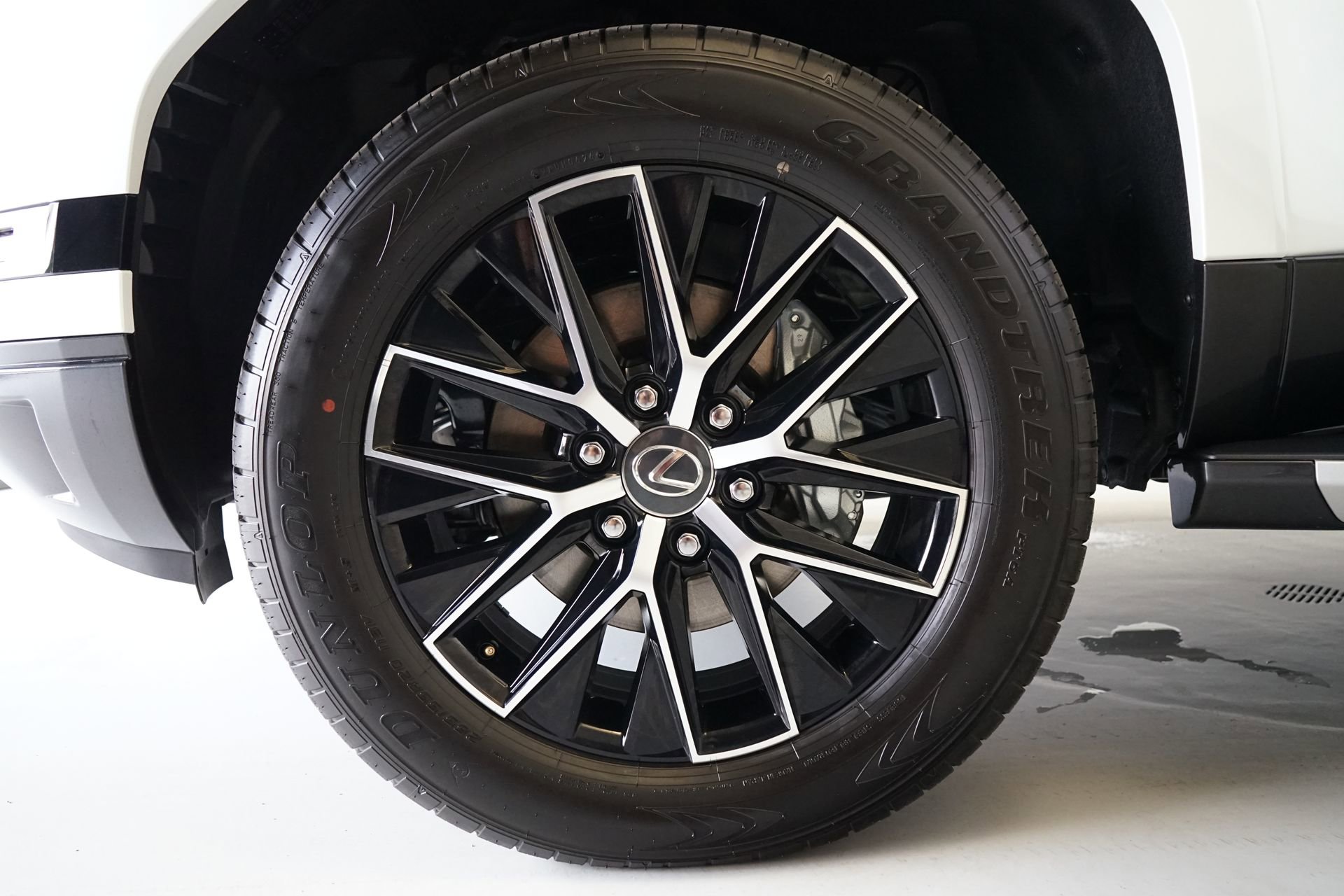 Used 2026 Lexus GX 550 w/ Cold Area Package AWD/4WD image 32