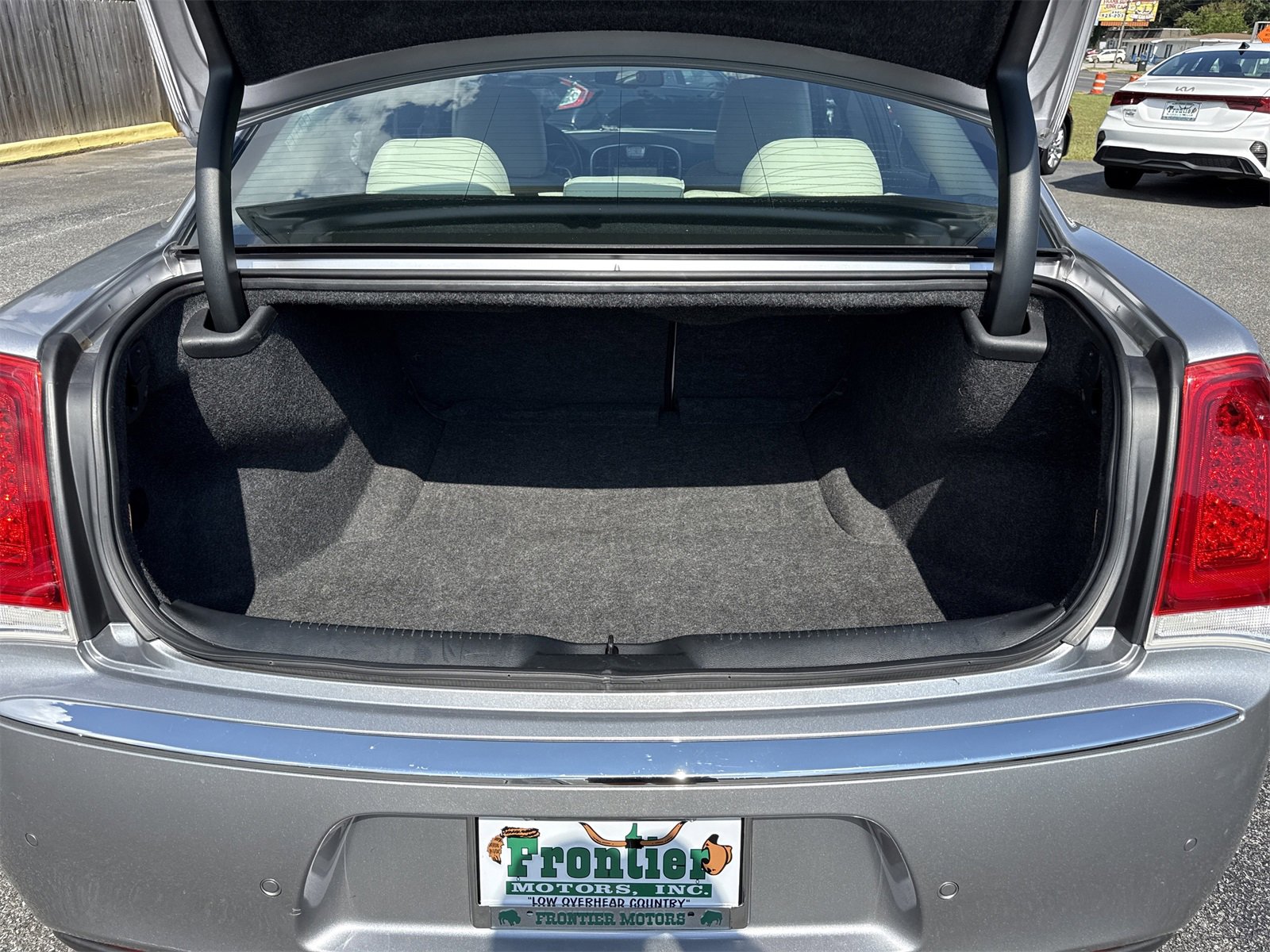 Used 2018 Chrysler 300 Limited w/ Safetytec Plus Group image 31