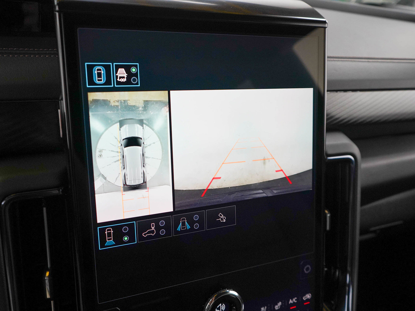 Used 2025 GMC Yukon AT4 AWD/4WD image 22