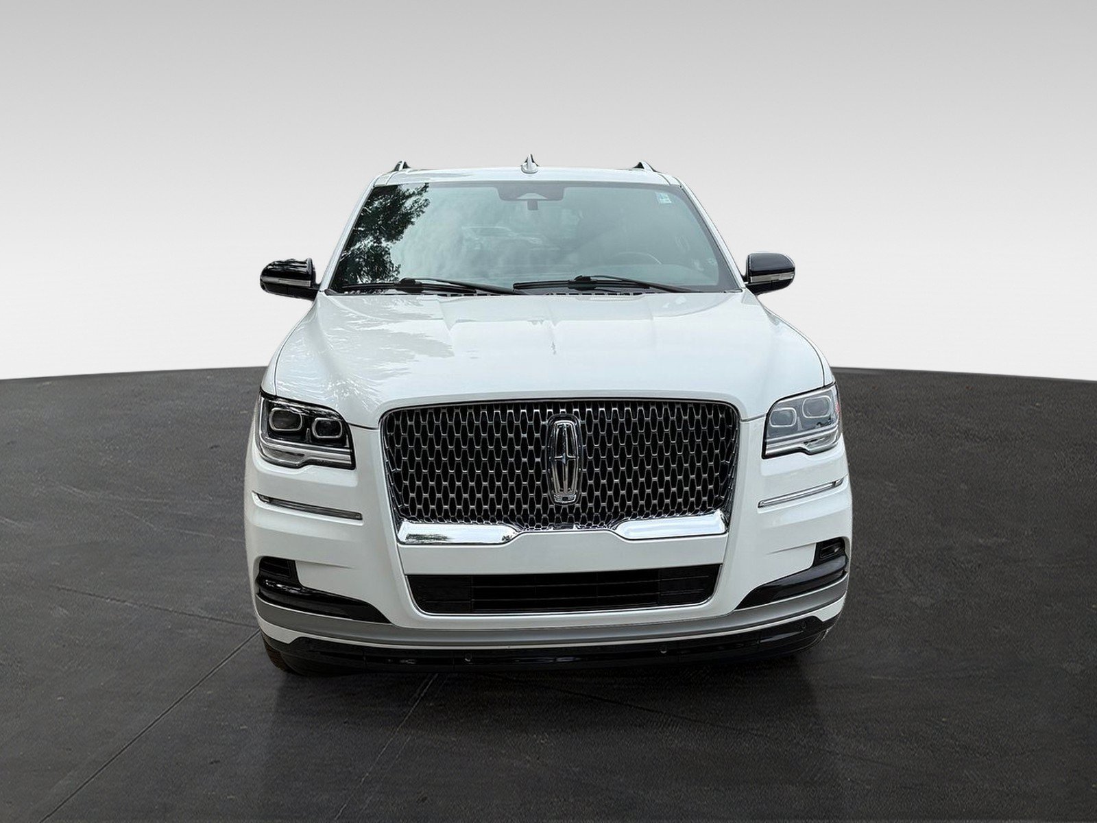 Used 2024 Lincoln Navigator Premiere AWD/4WD image 8