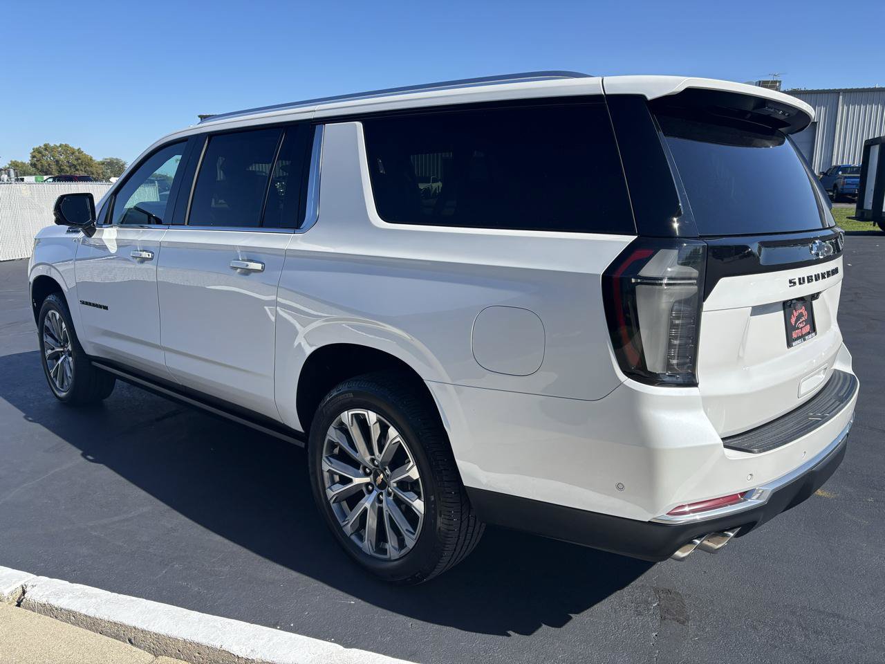 Used 2025 Chevrolet Suburban High Country AWD/4WD image 5
