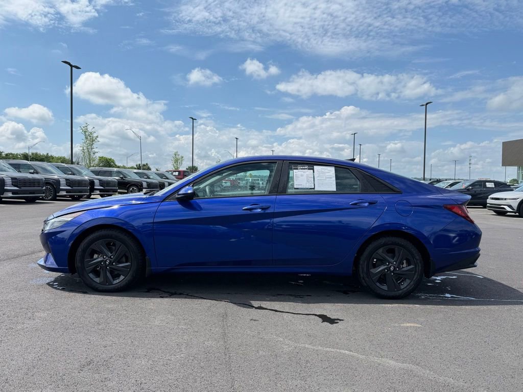 Used 2023 Hyundai Elantra SEL w/ Preferred Accessory Package FWD image 8