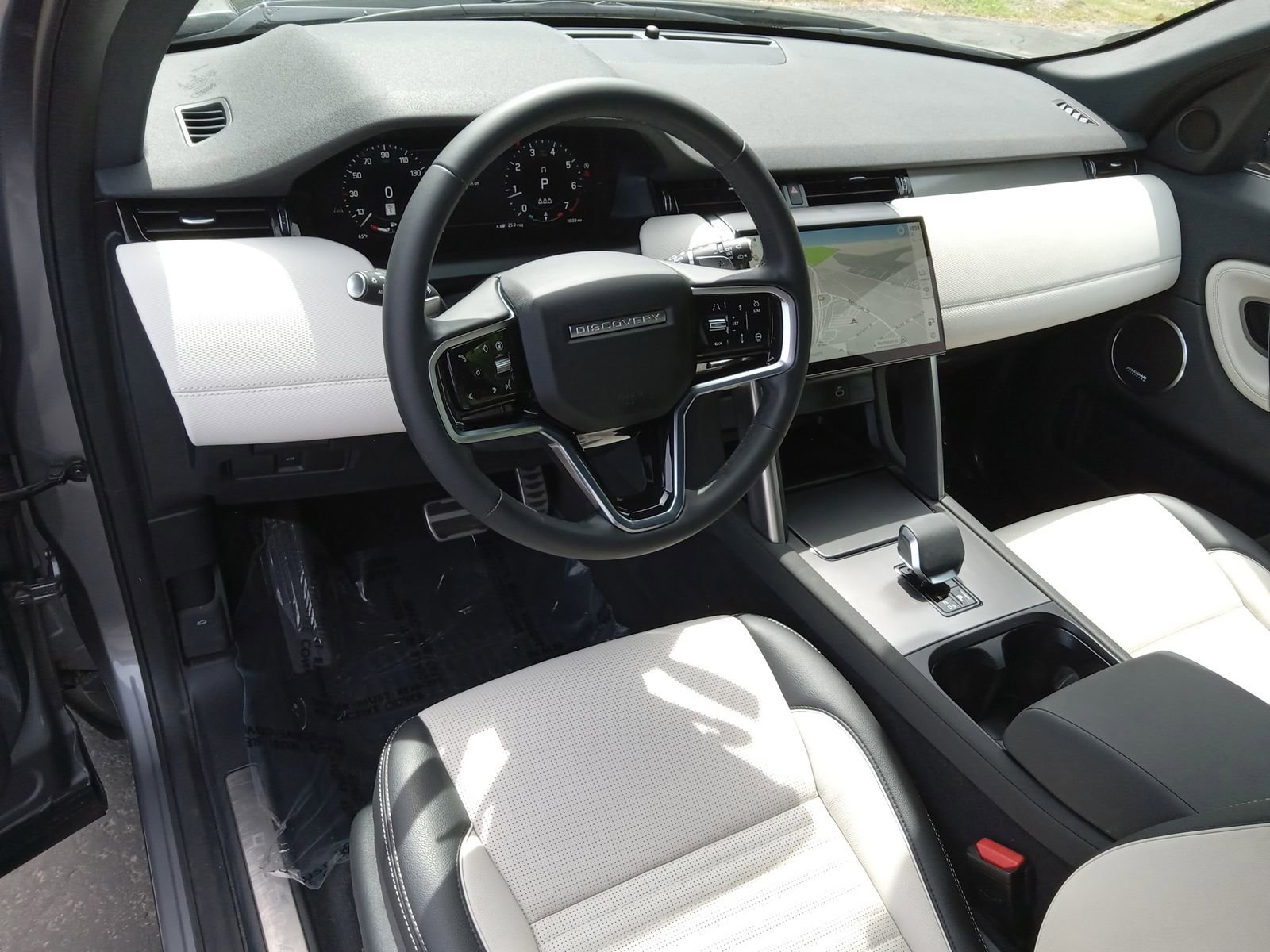 Used 2024 Land Rover Discovery Sport Dynamic SE AWD/4WD image 12
