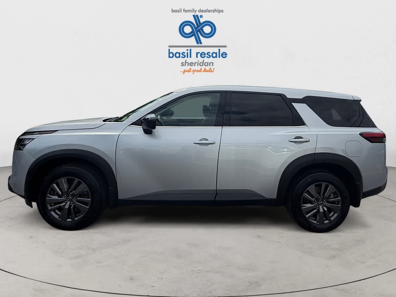 Used 2024 Nissan Pathfinder S AWD/4WD image 3