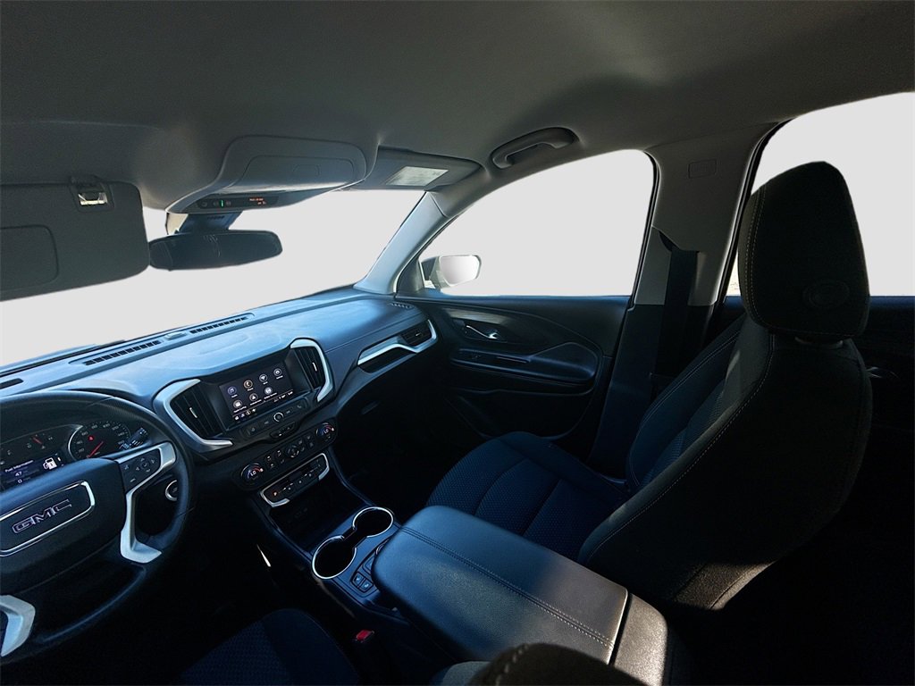 Used 2024 GMC Terrain SLE w/ Driver Convenience Package image 21