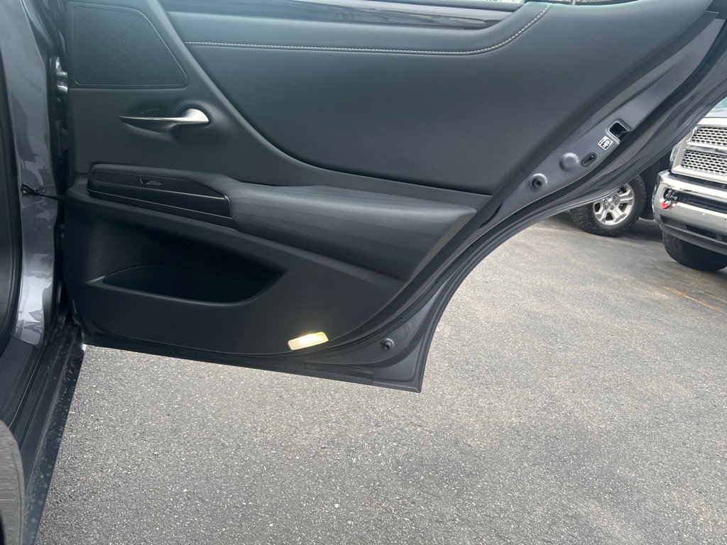 Used 2019 Lexus ES 300h w/ Accessory Package 2 FWD image 12