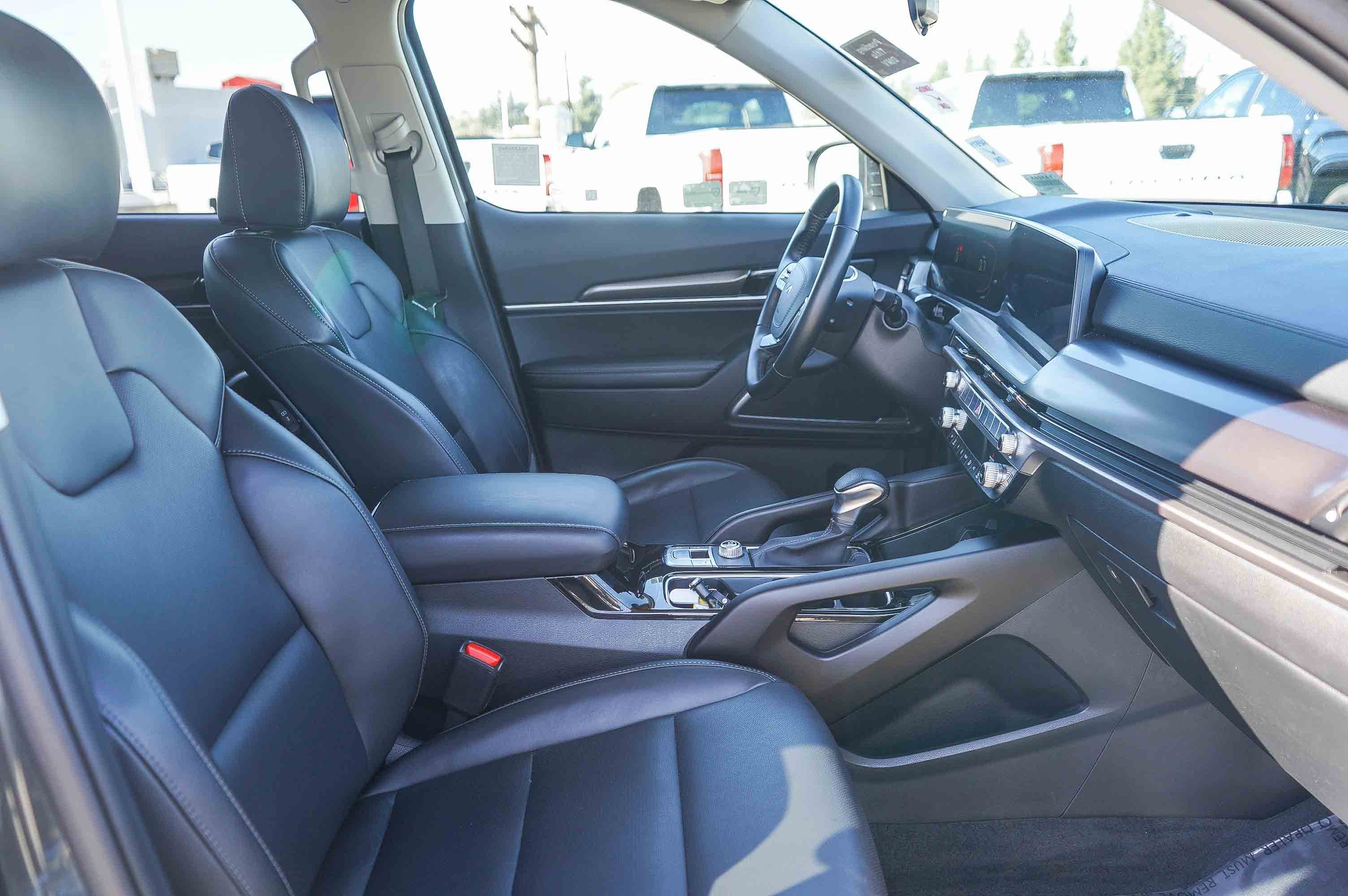 Used 2024 Kia Telluride LX image 17