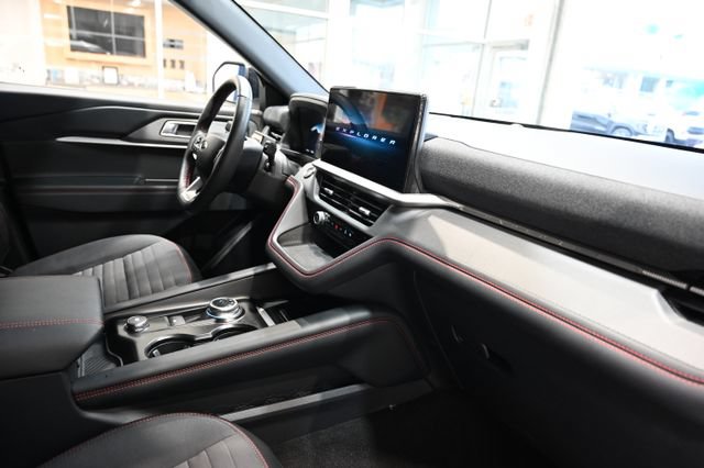 Used 2025 Ford Explorer ST-Line w/ ST-Line Street Pack AWD/4WD image 14