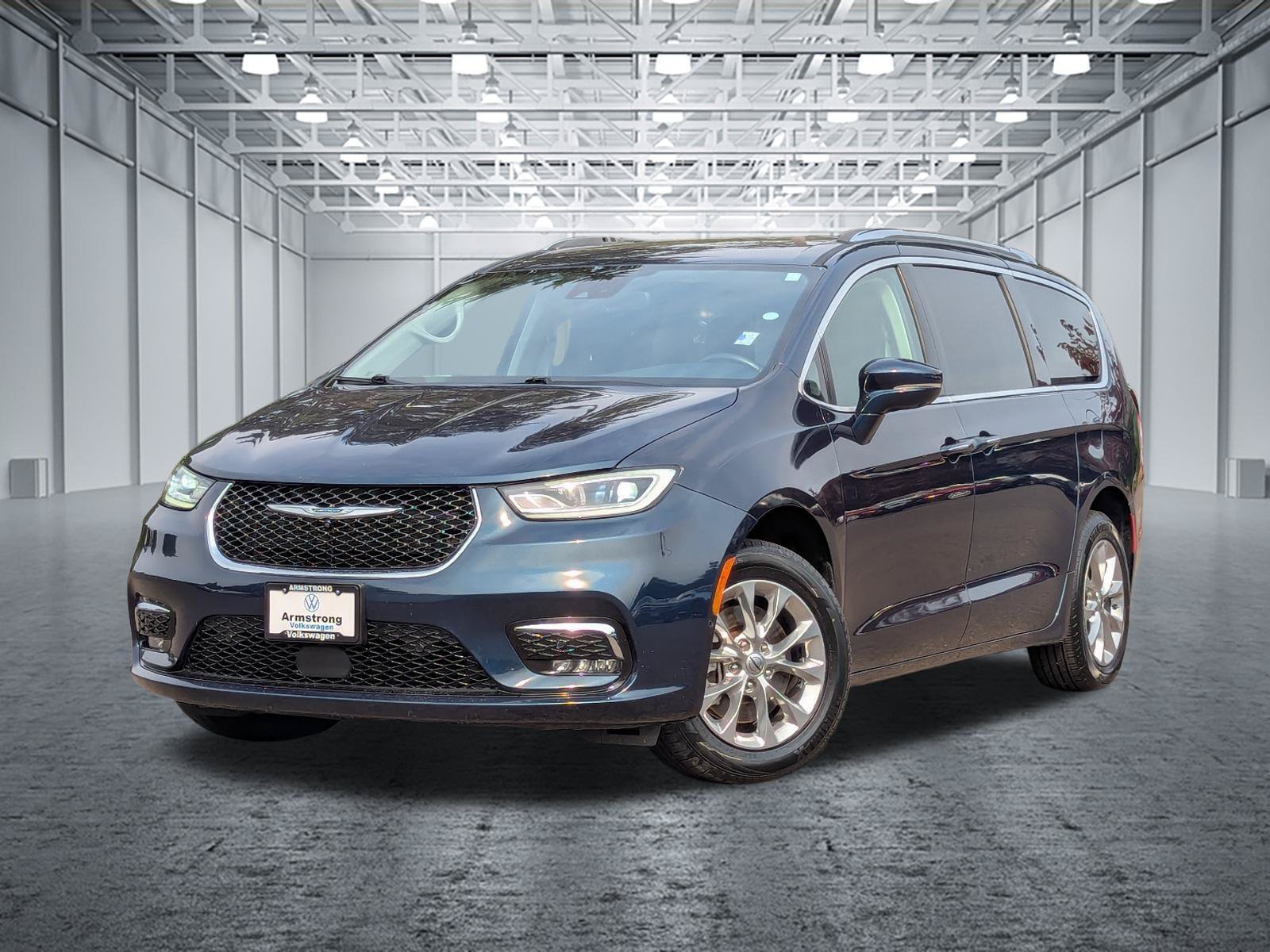 Used 2021 Chrysler Pacifica Touring-L w/ Uconnect Theater Family Group
