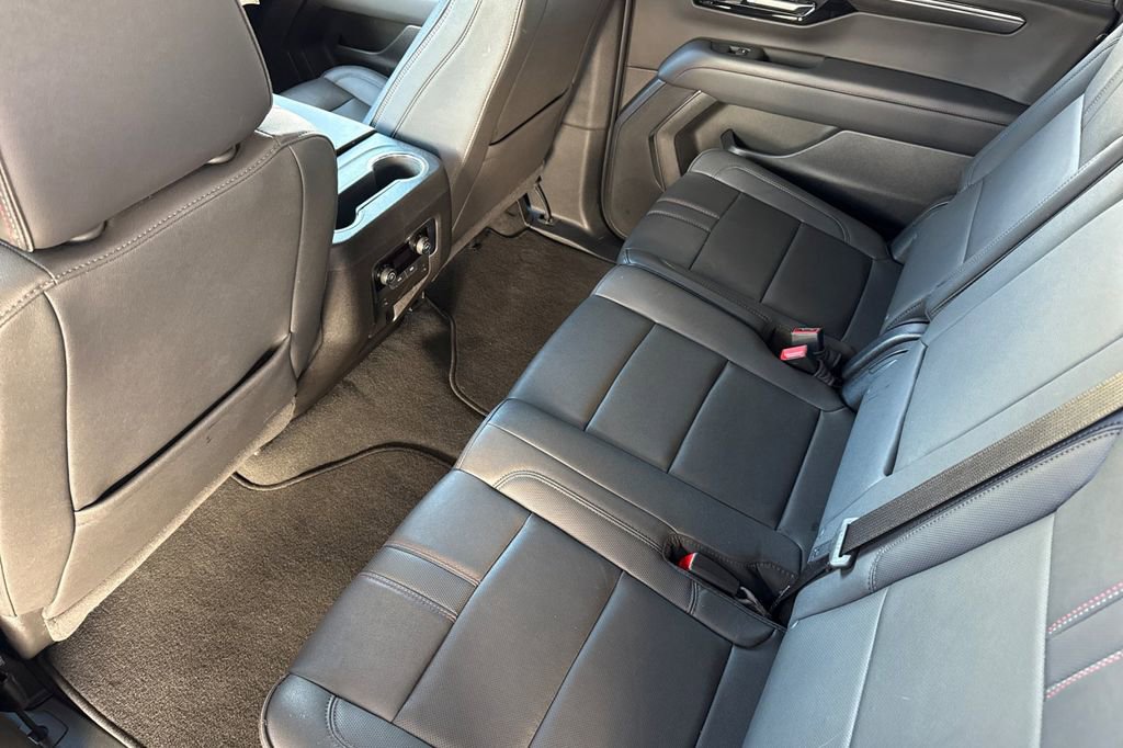 Used 2025 Chevrolet Suburban RST image 6