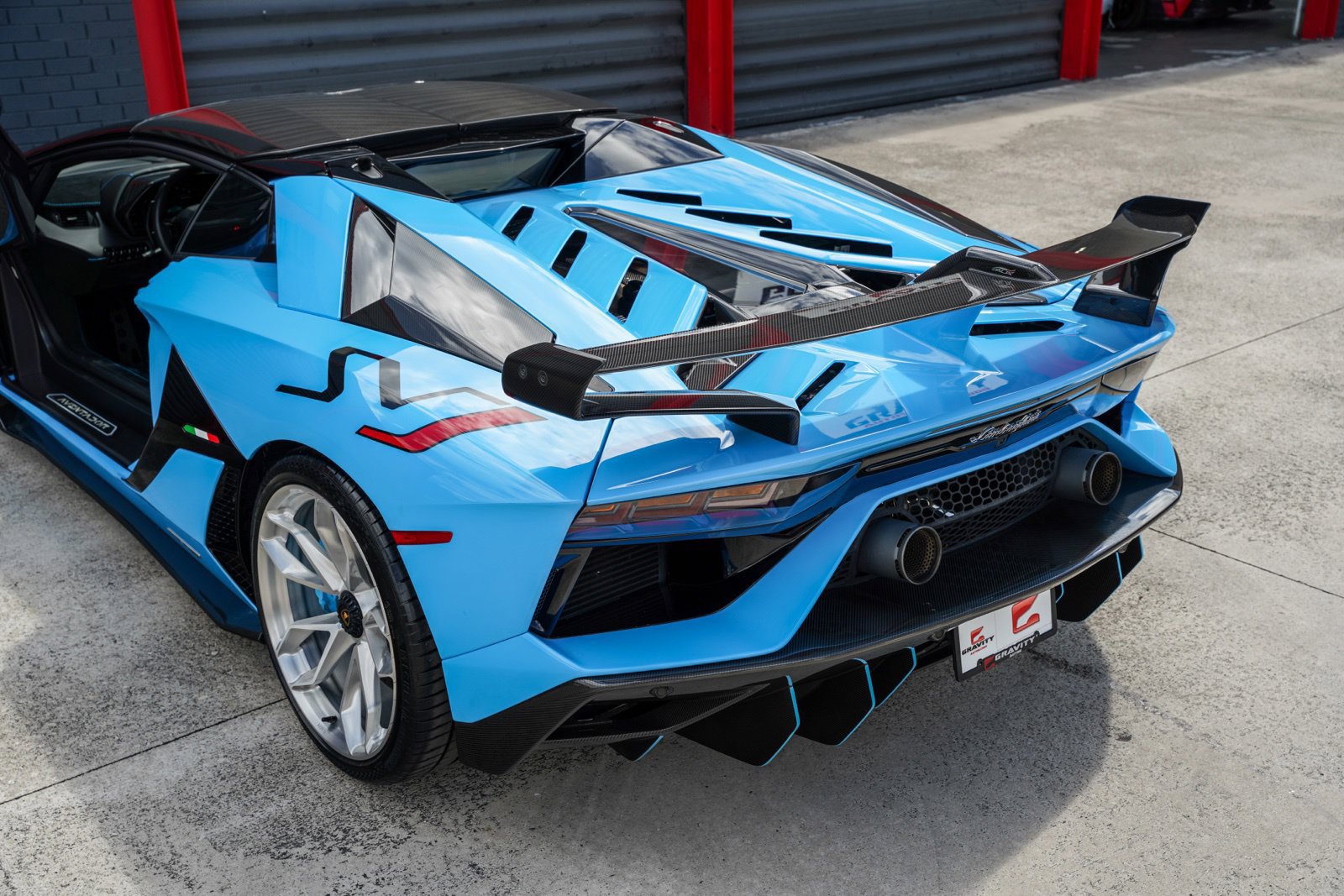 Used 2021 Lamborghini Aventador SVJ AWD/4WD image 21