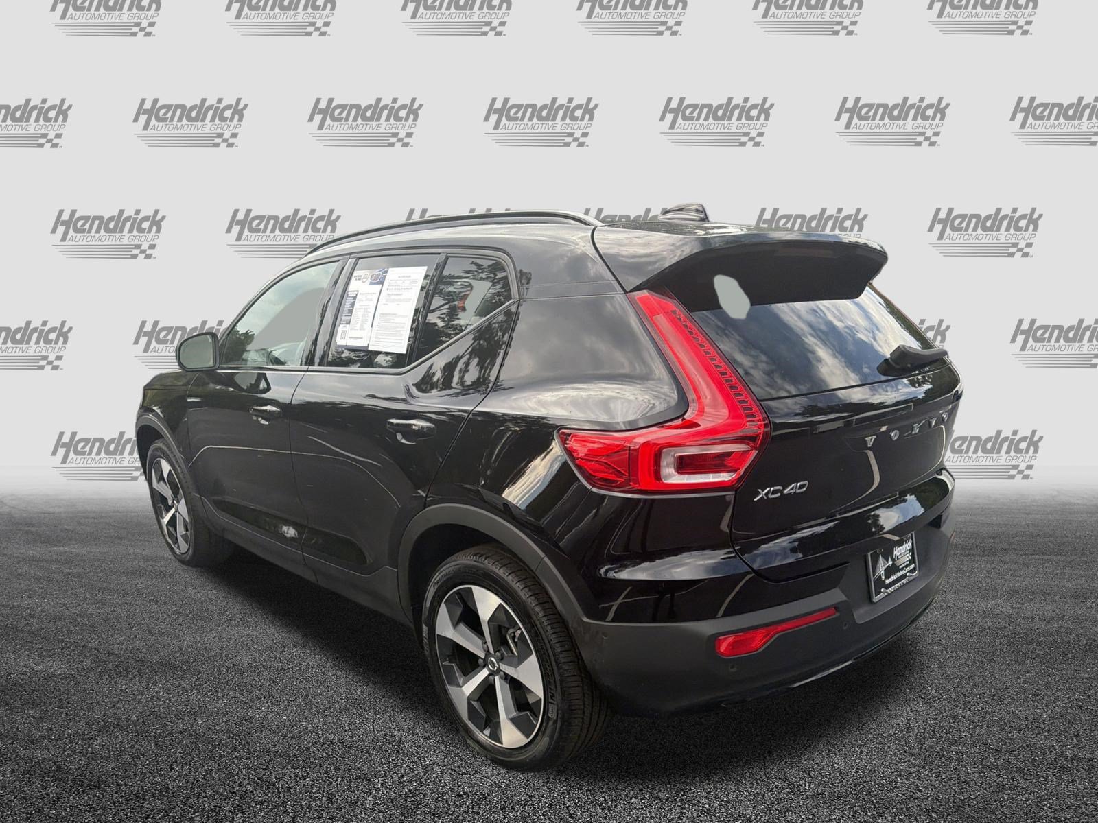 Certified 2025 Volvo XC40 B5 Plus AWD/4WD image 8