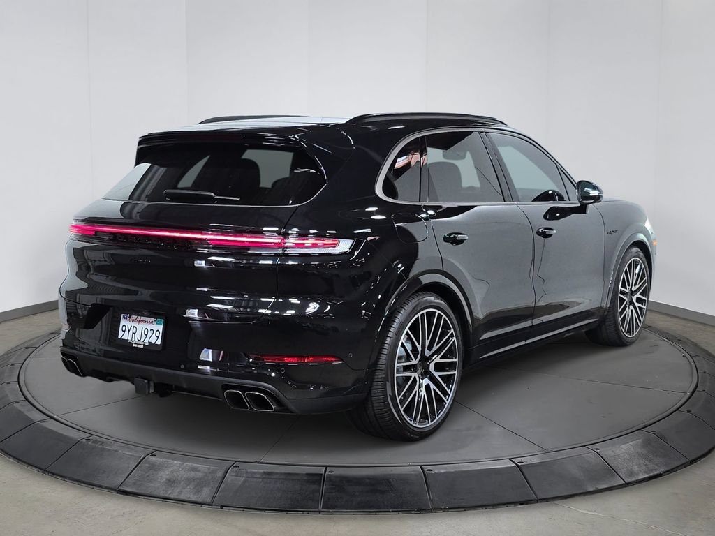 Certified 2026 Porsche Cayenne Turbo AWD/4WD image 7