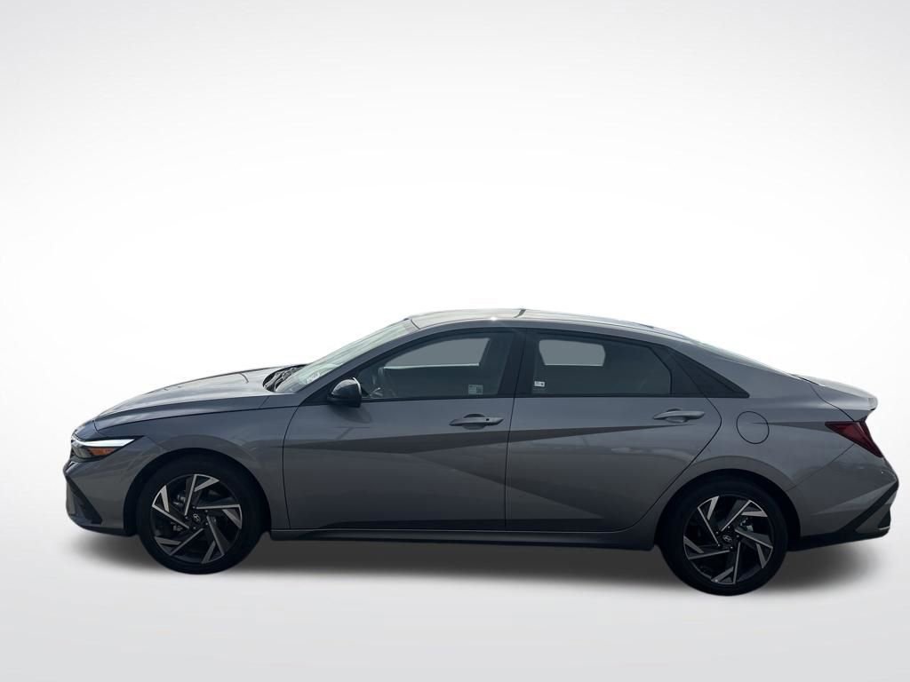 Used 2025 Hyundai Elantra SEL image 8