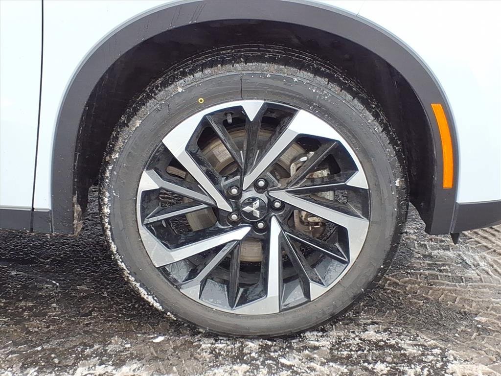 Used 2024 Mitsubishi Outlander SE image 9