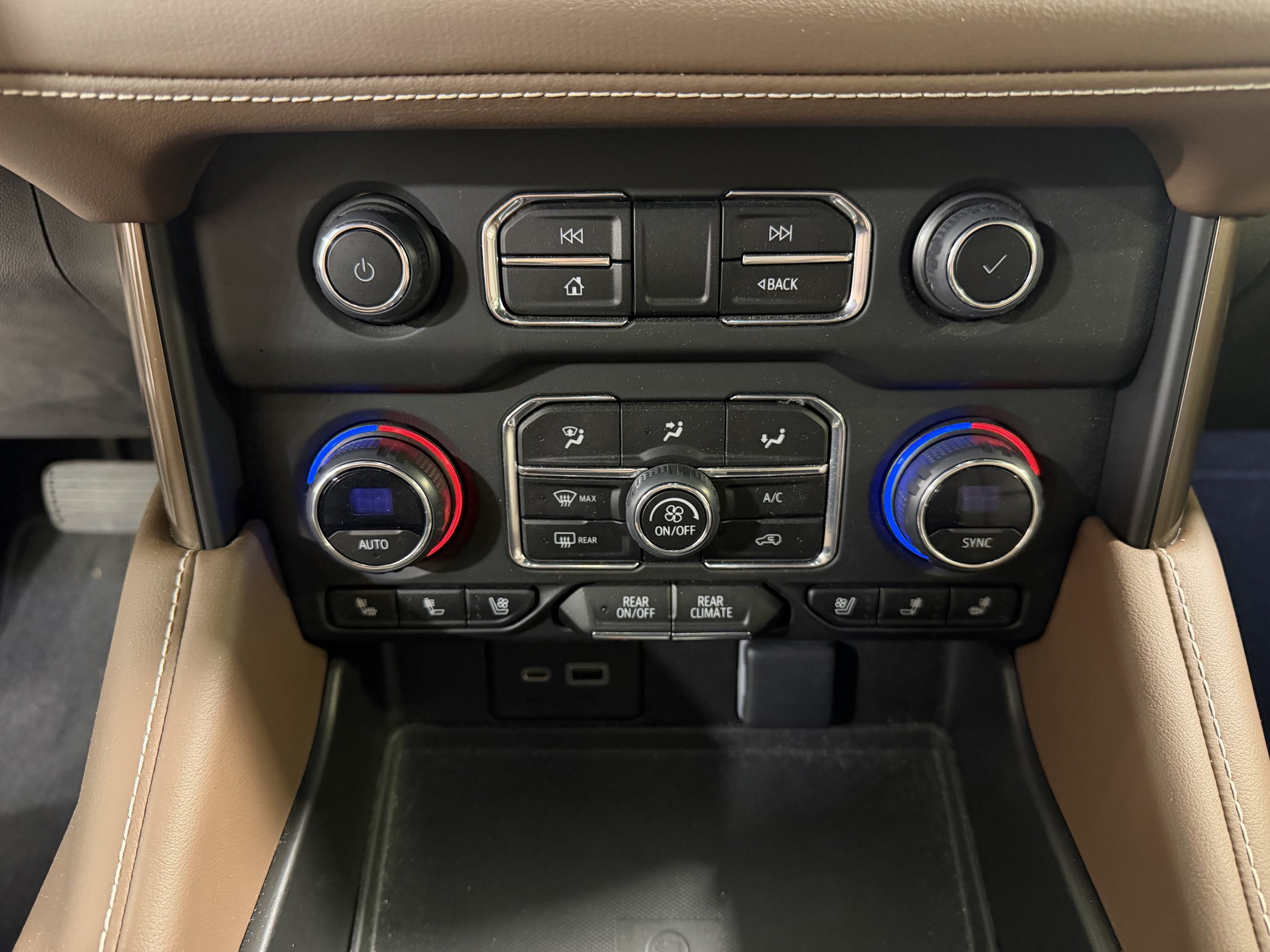 Used 2023 Chevrolet Tahoe High Country w/ LPO, Illumination Package AWD/4WD image 17