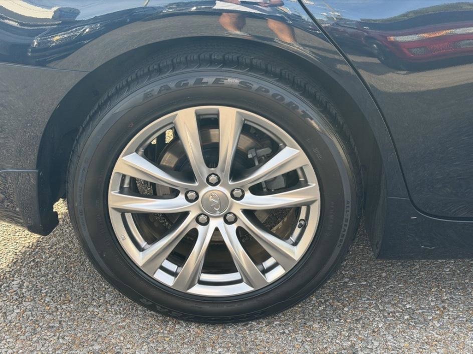 Used 2019 INFINITI Q70 Luxe w/ Proactive Package image 11