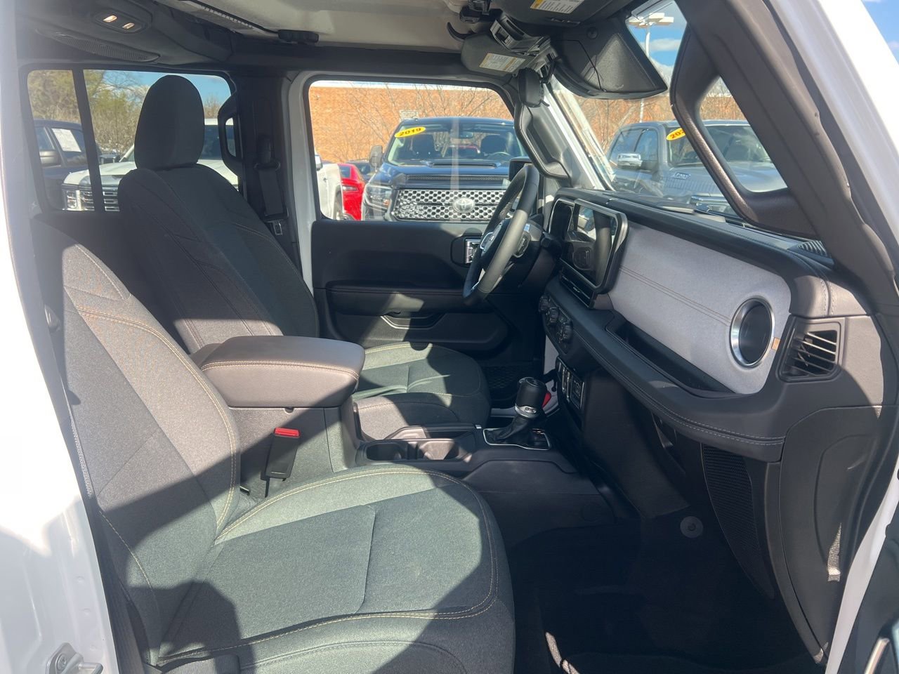 Used 2025 Jeep Wrangler Sahara 4xe image 25