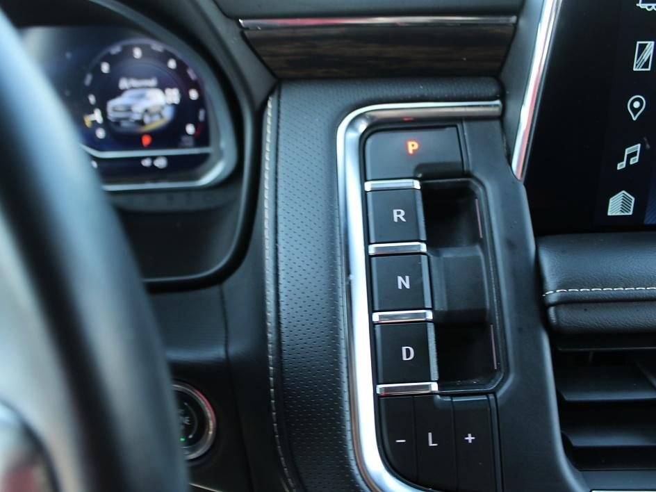 Used 2023 Chevrolet Tahoe Premier AWD/4WD image 33