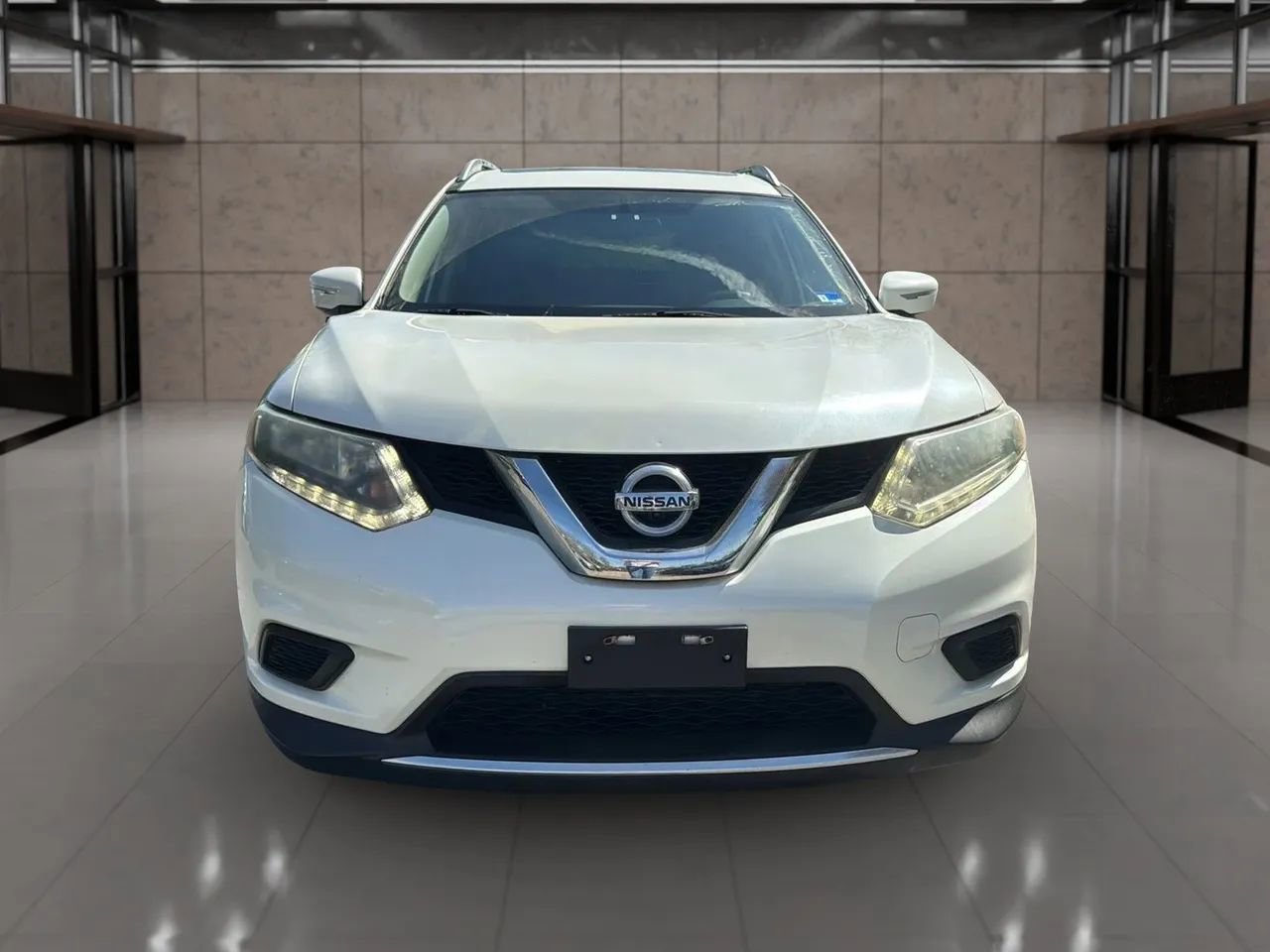 Used 2015 Nissan Rogue SV w/ SV Premium Package image 2