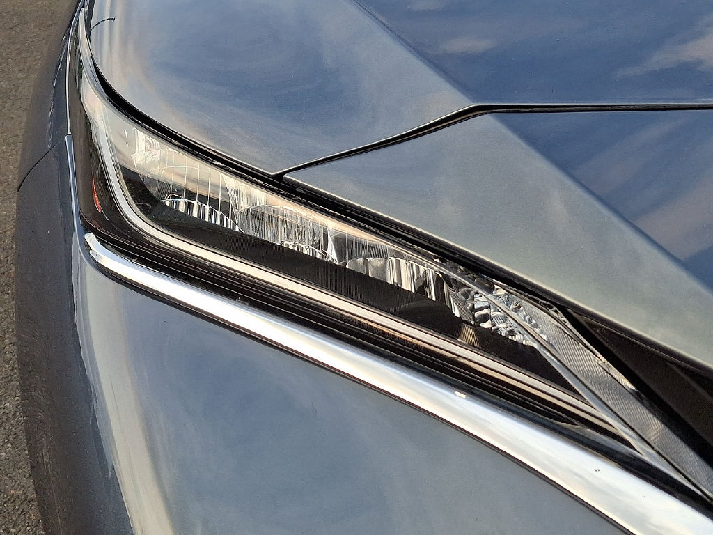 Used 2022 Toyota Venza LE AWD/4WD image 35