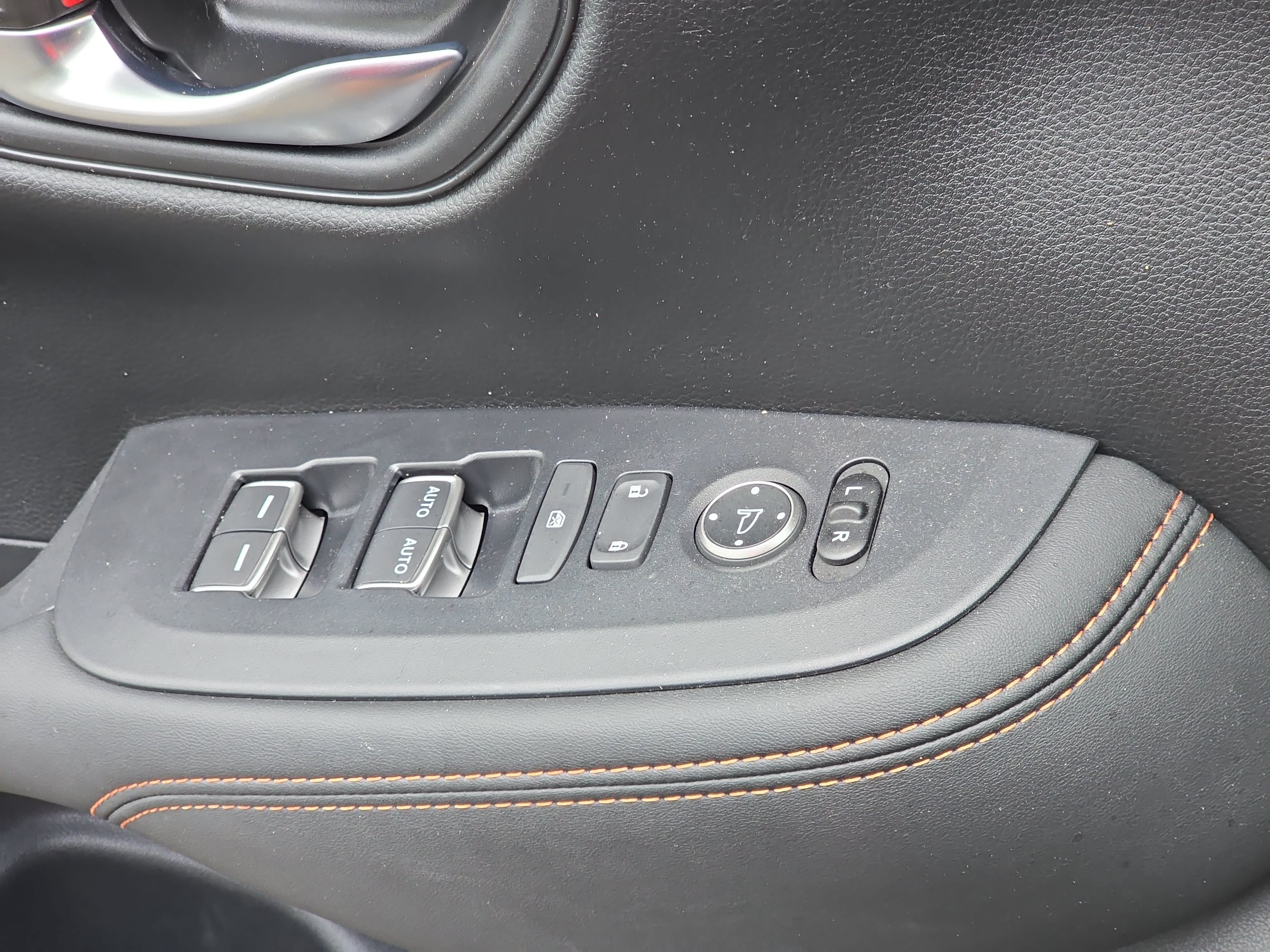 Certified 2025 Honda HR-V Sport image 27