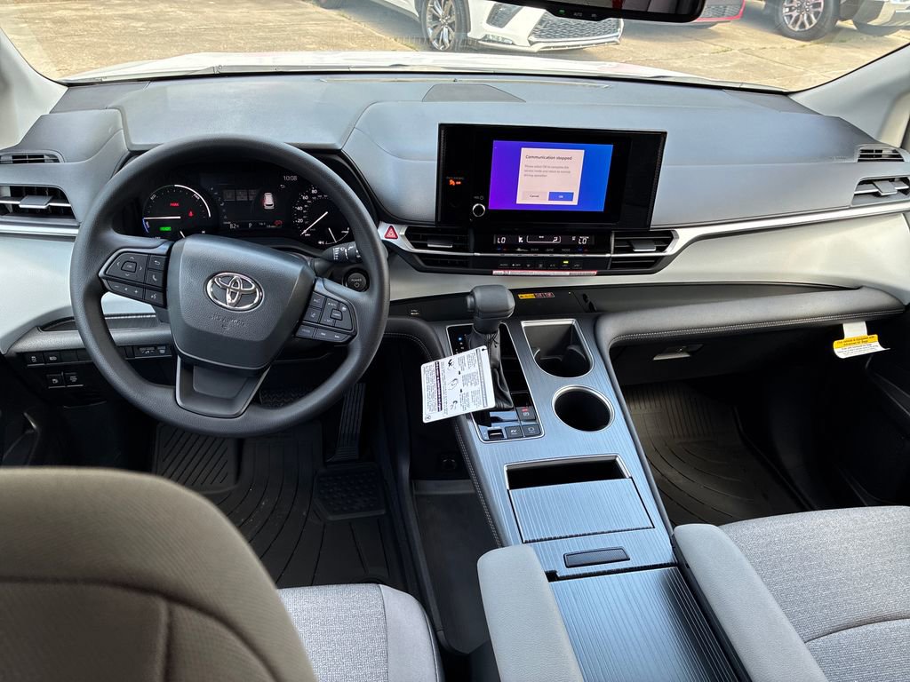 New 2026 Toyota Sienna LE FWD image 18